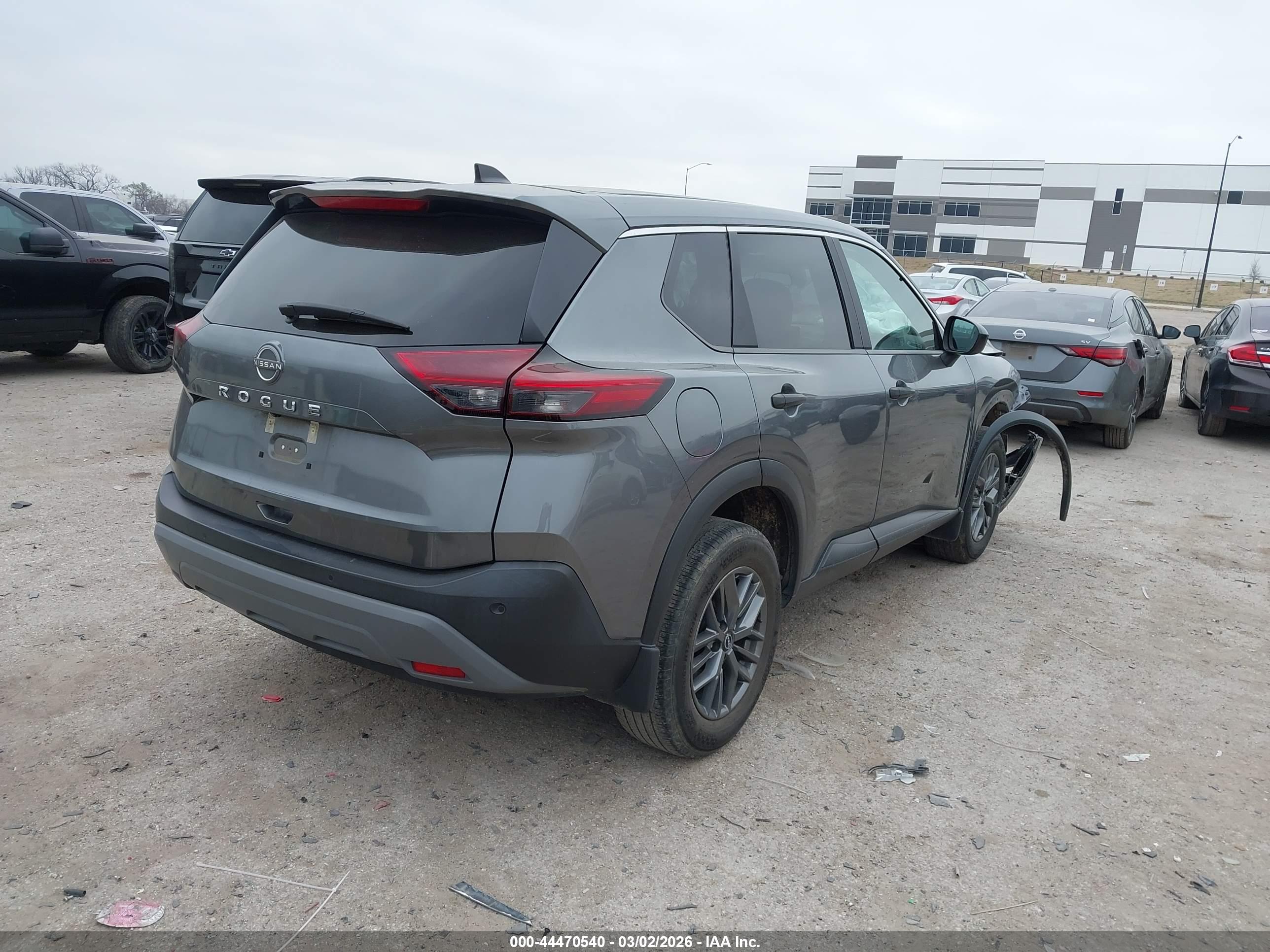 NISSAN ROGUE image 4