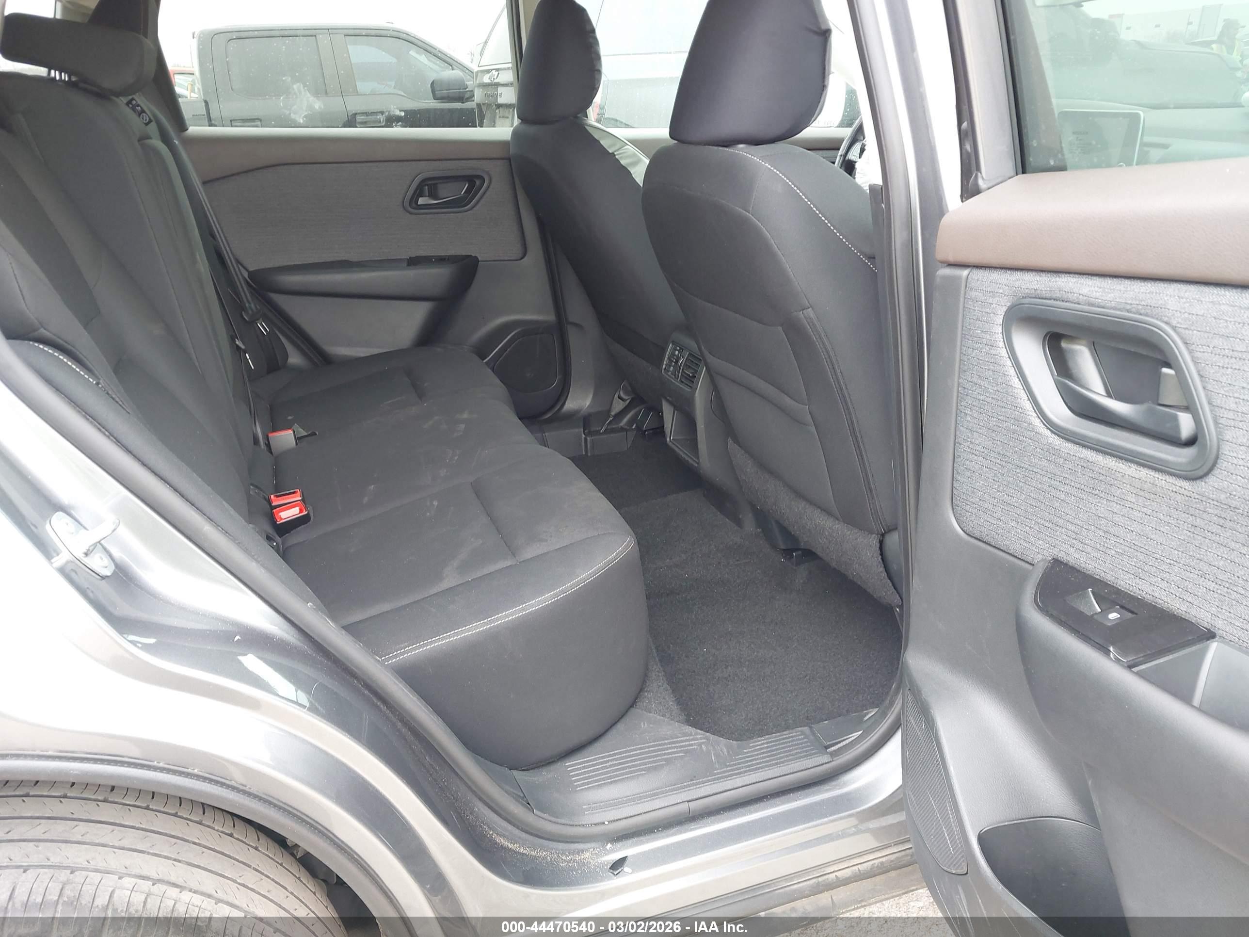 NISSAN ROGUE image 8