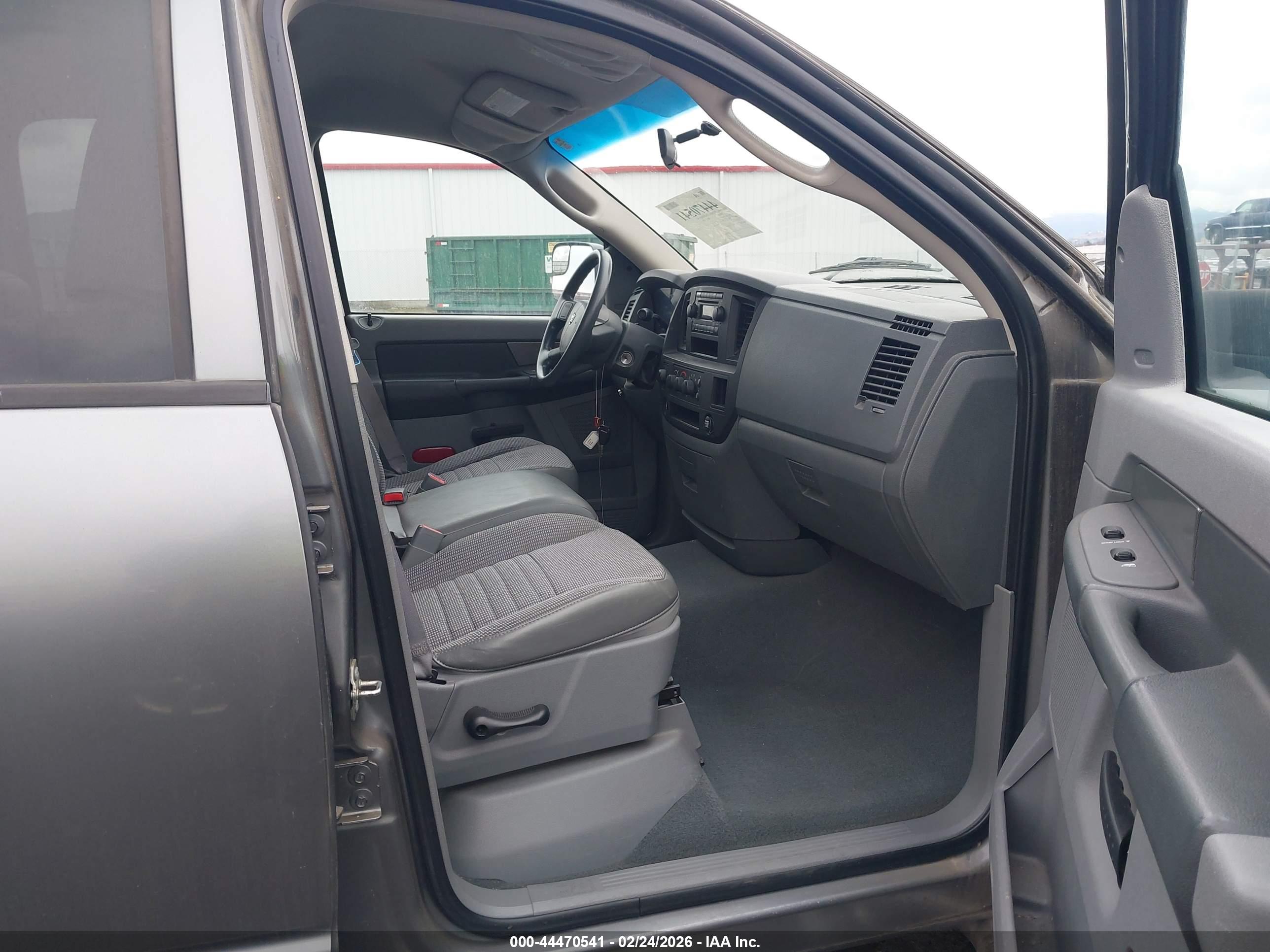 DODGE RAM image 5
