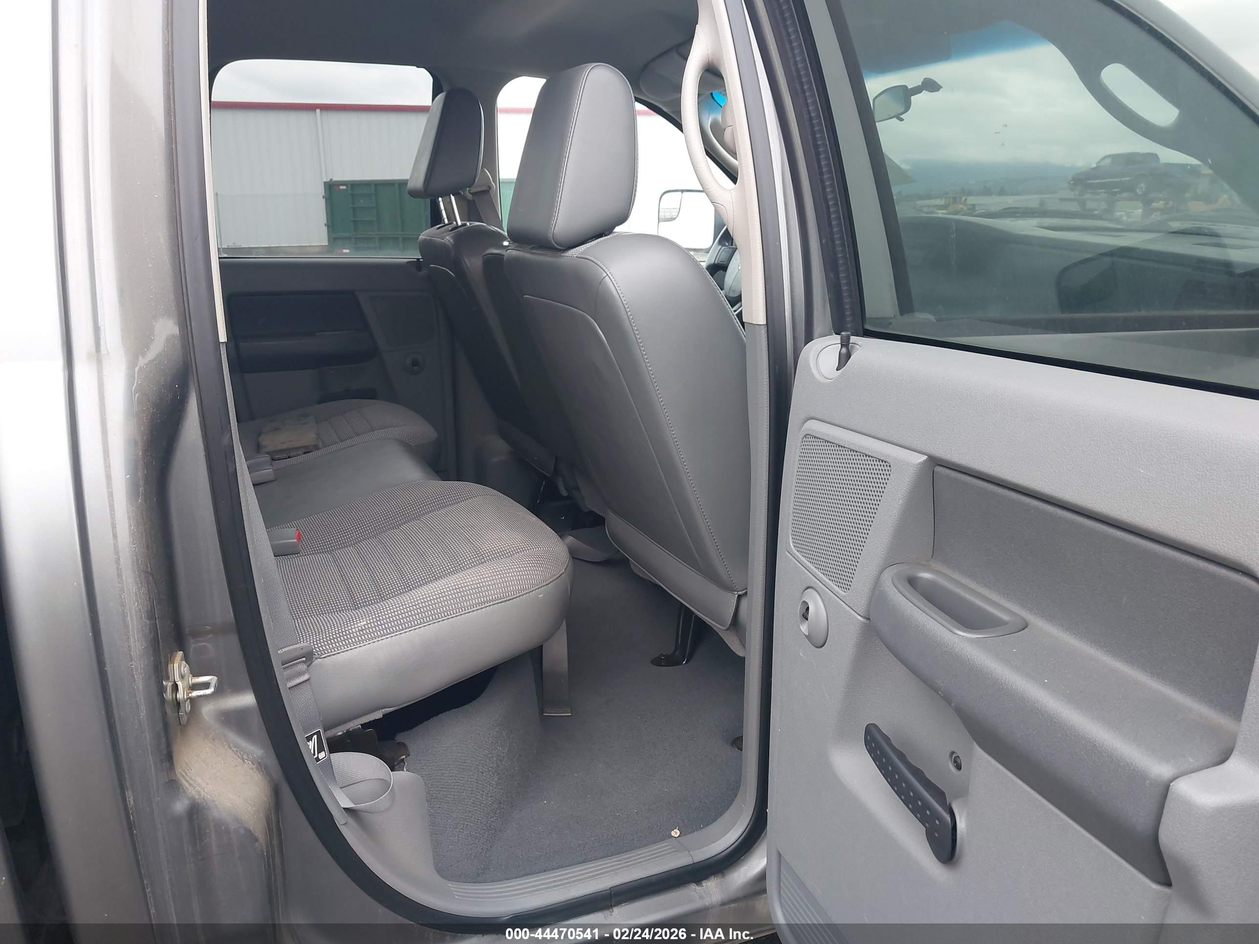 DODGE RAM image 8