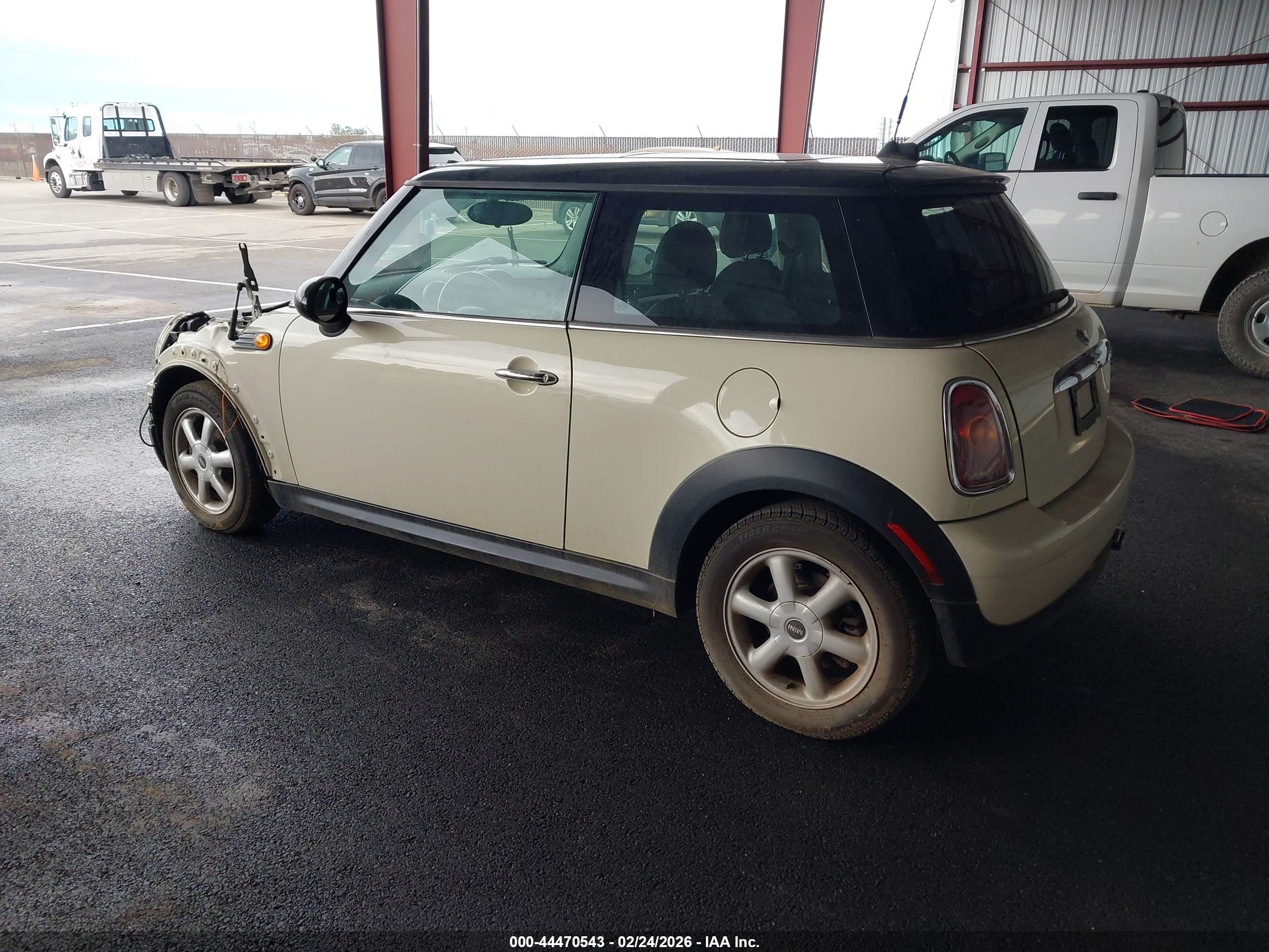 MINI COOPER image 3