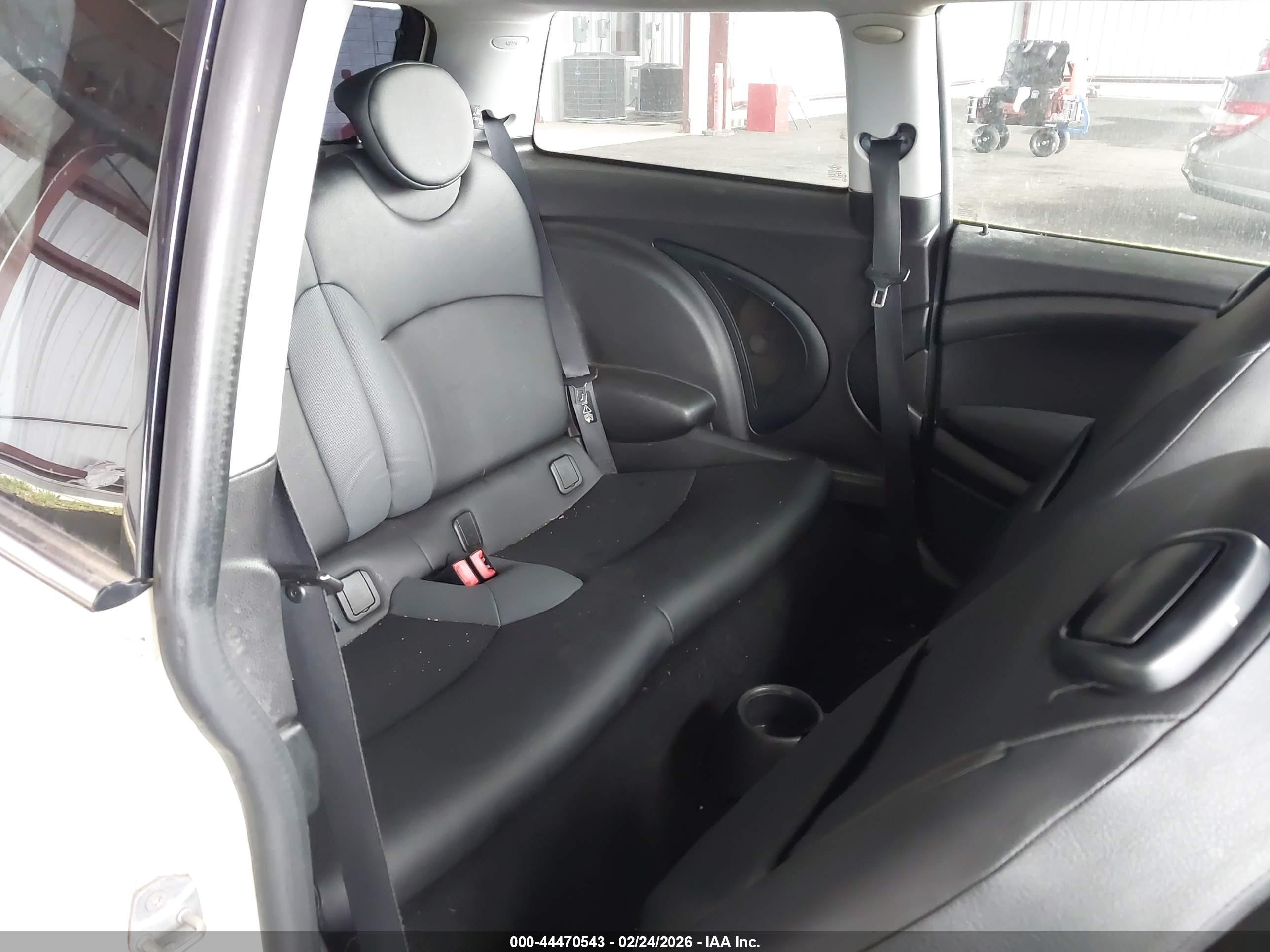 MINI COOPER image 8