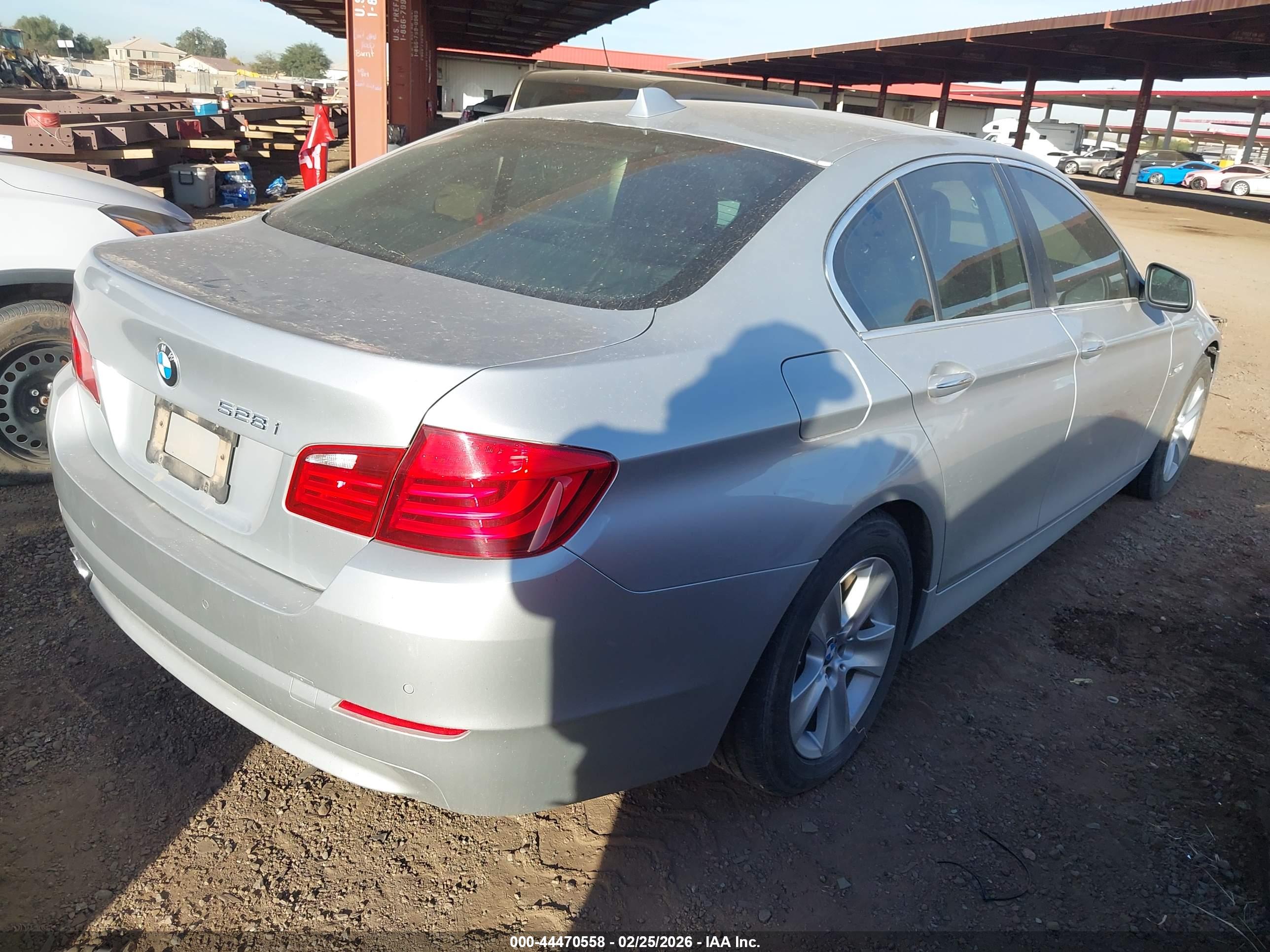 BMW 528I image 4