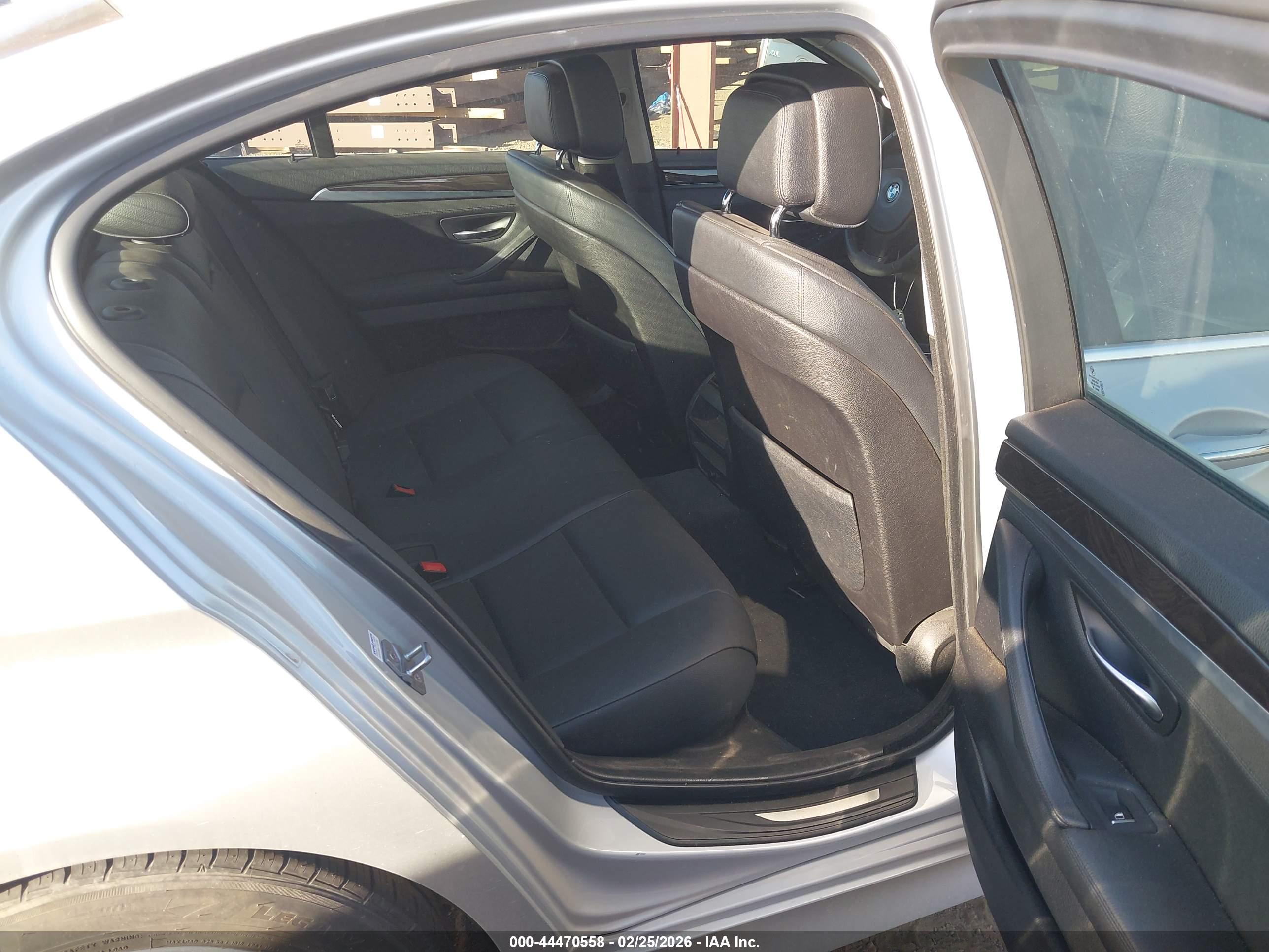 BMW 528I image 8