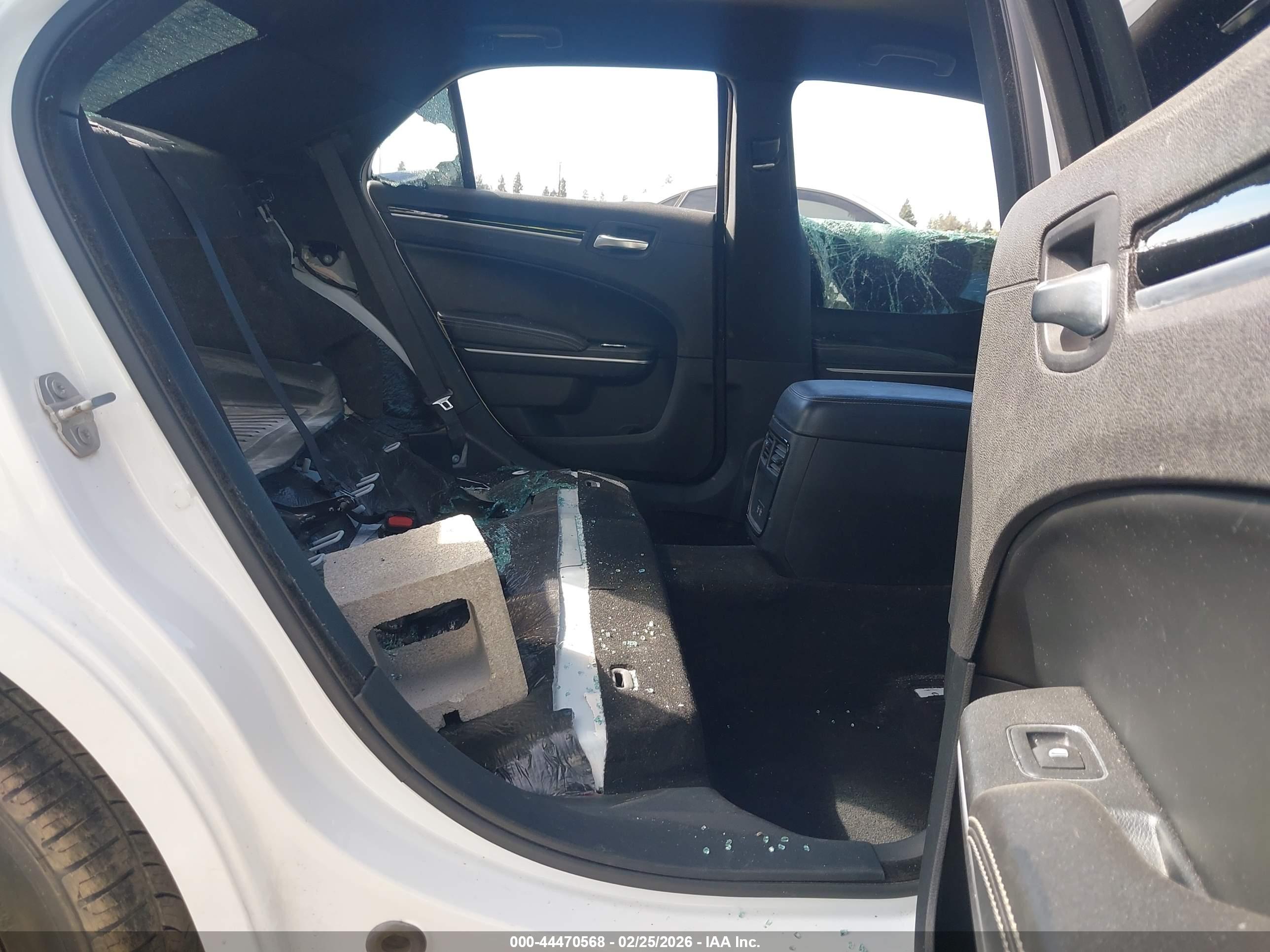 CHRYSLER 300 image 8
