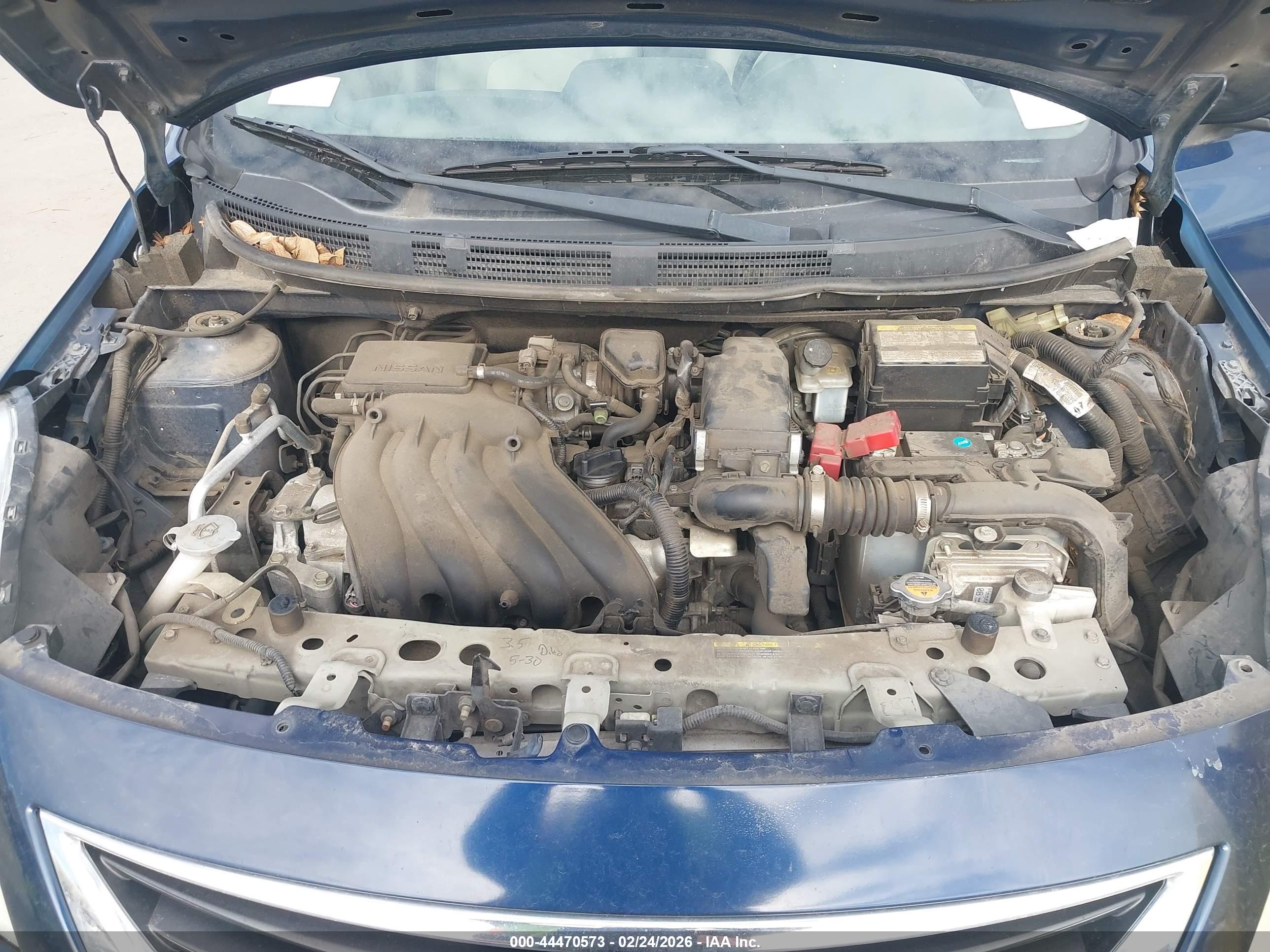 NISSAN VERSA image 10