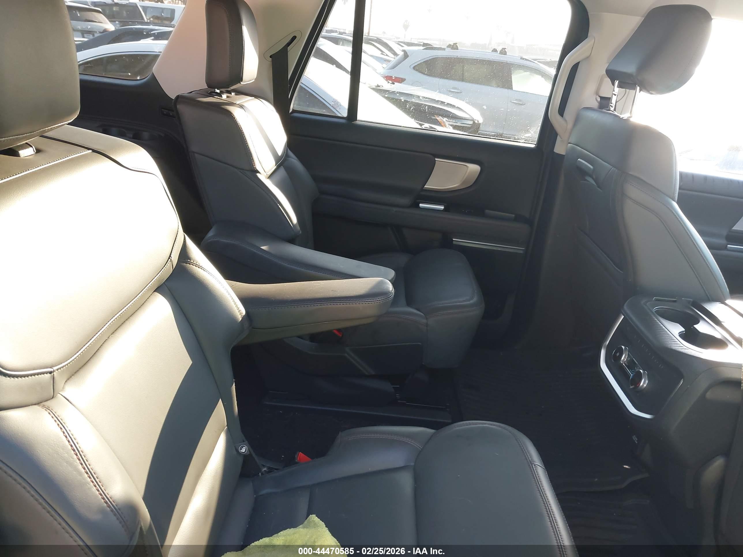 FORD EXPEDITION image 8