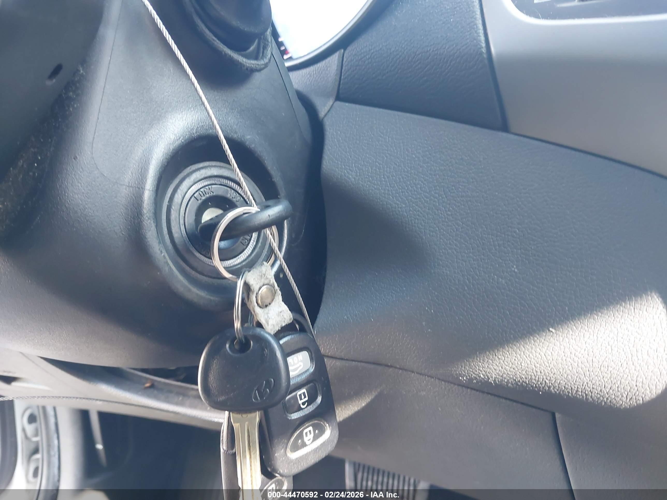 HYUNDAI ELANTRA image 11