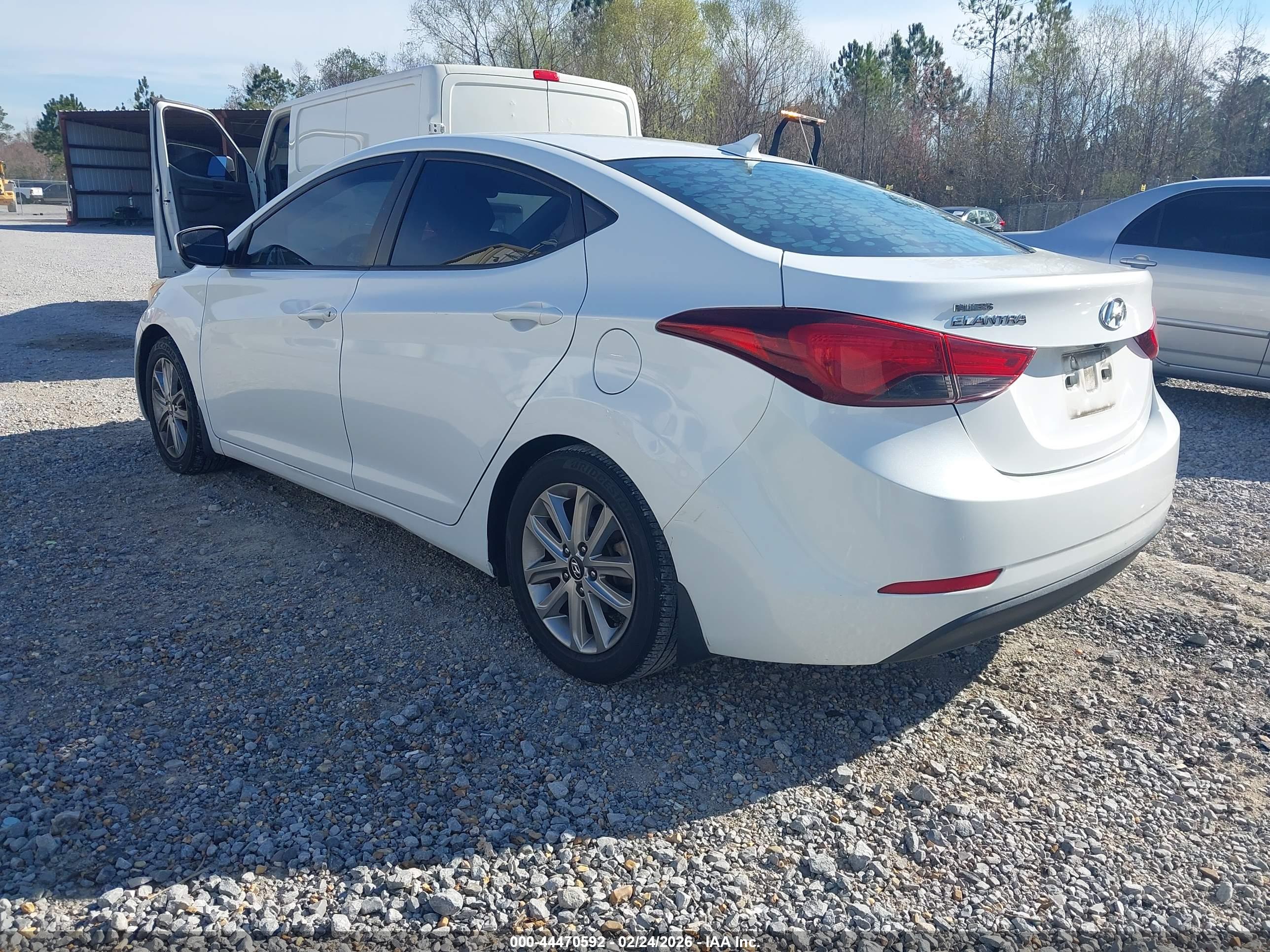 HYUNDAI ELANTRA image 3