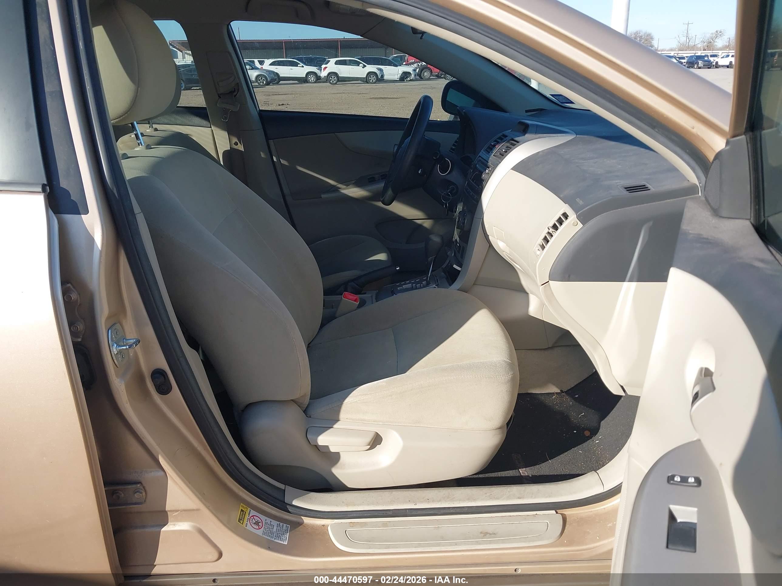 TOYOTA COROLLA image 5