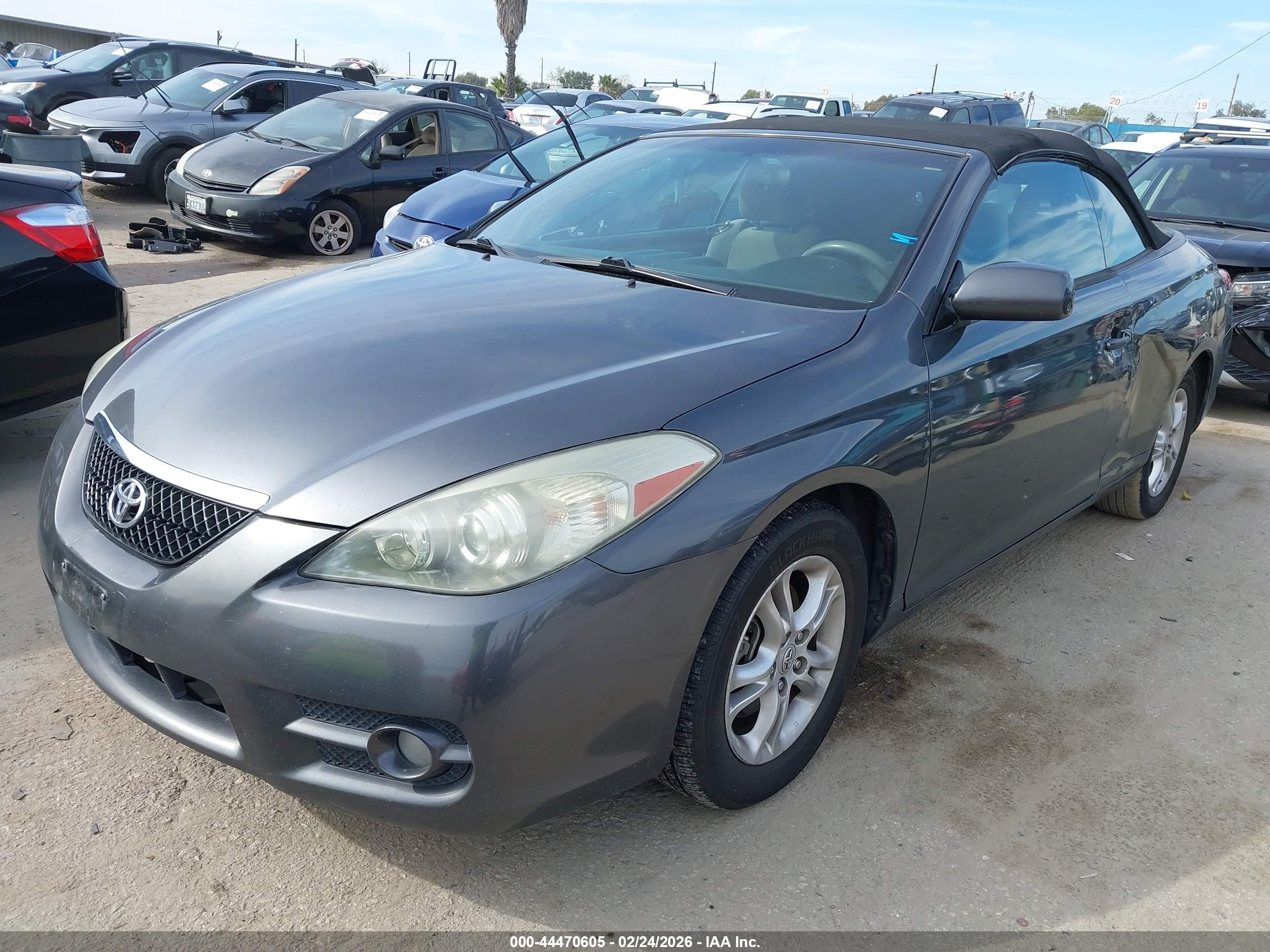 TOYOTA CAMRY image 2