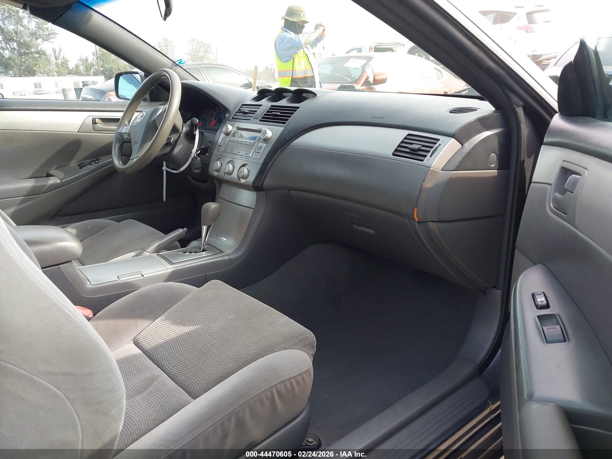 TOYOTA CAMRY image 5