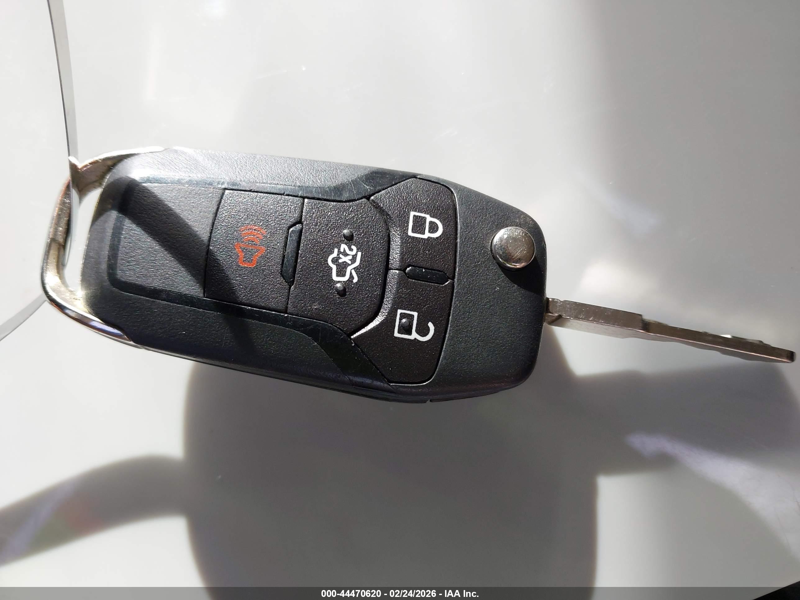 FORD FUSION image 11