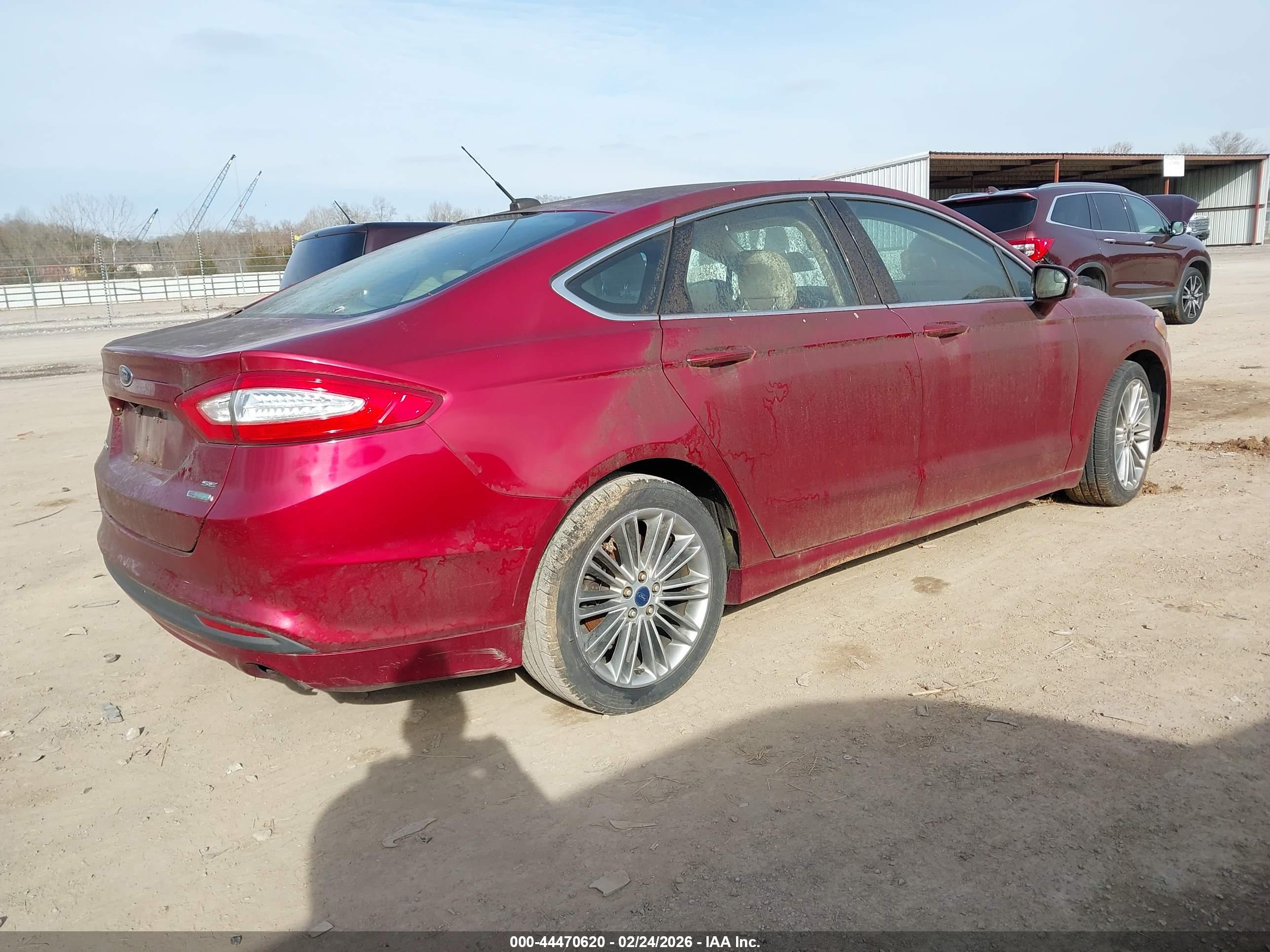 FORD FUSION image 4