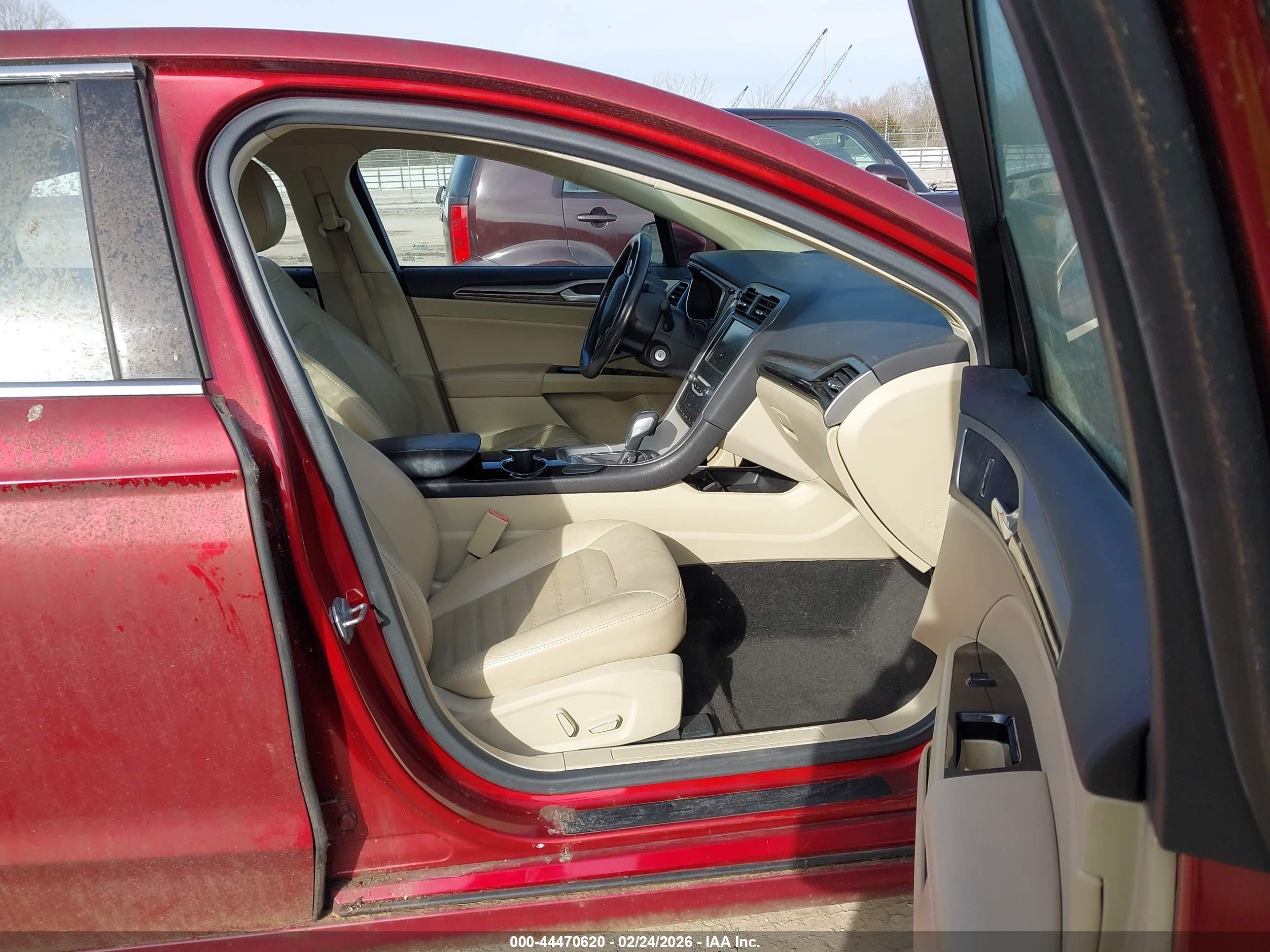 FORD FUSION image 5