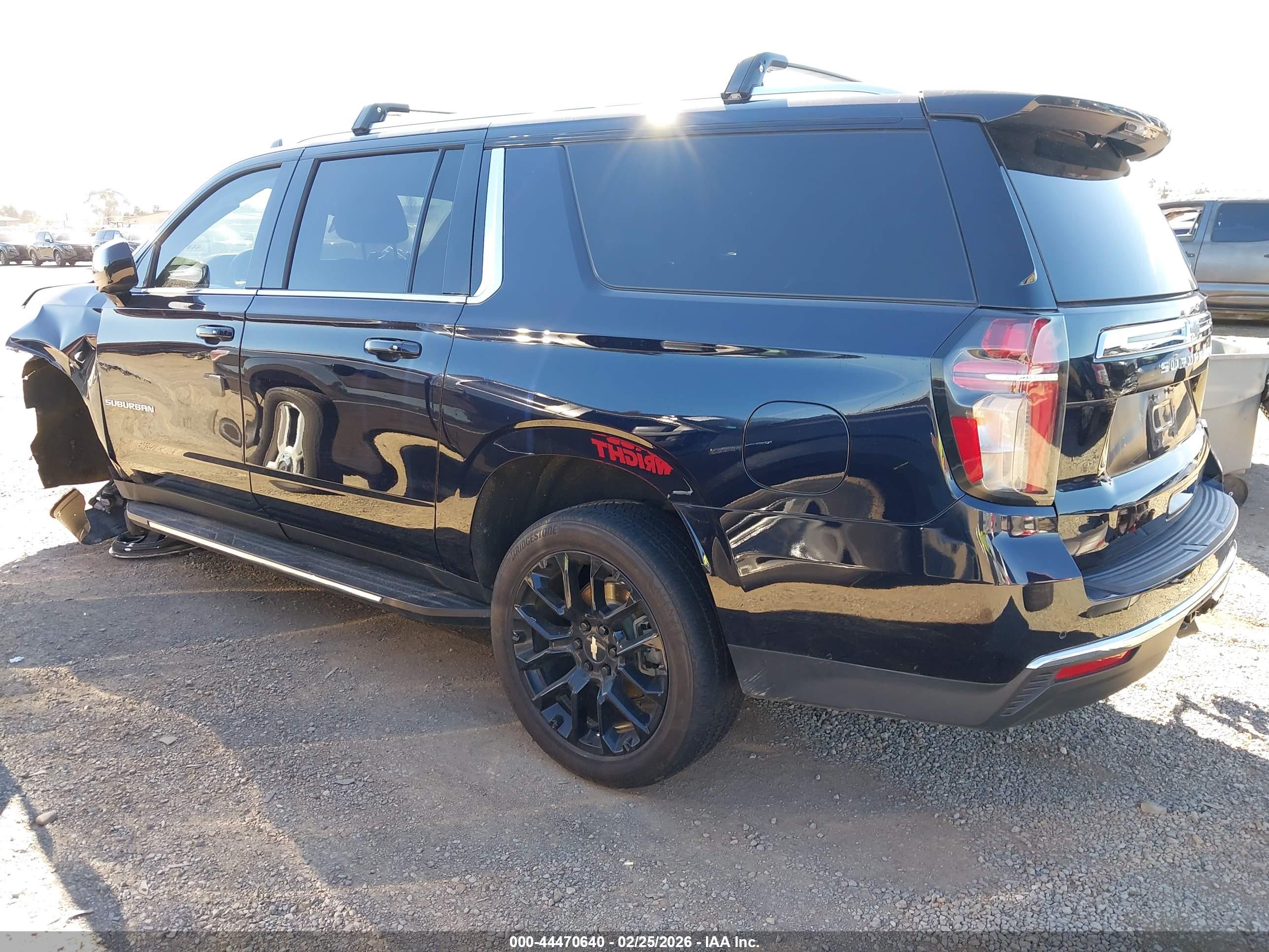 CHEVROLET SUBURBAN image 3