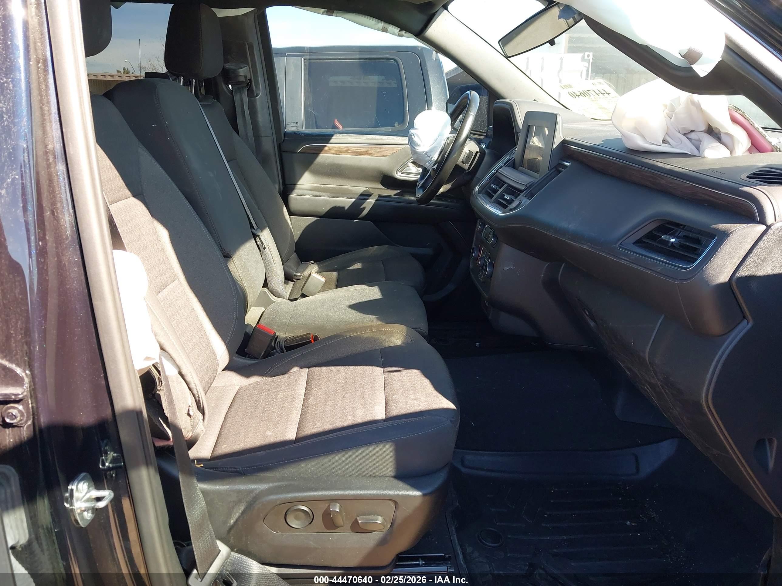 CHEVROLET SUBURBAN image 5
