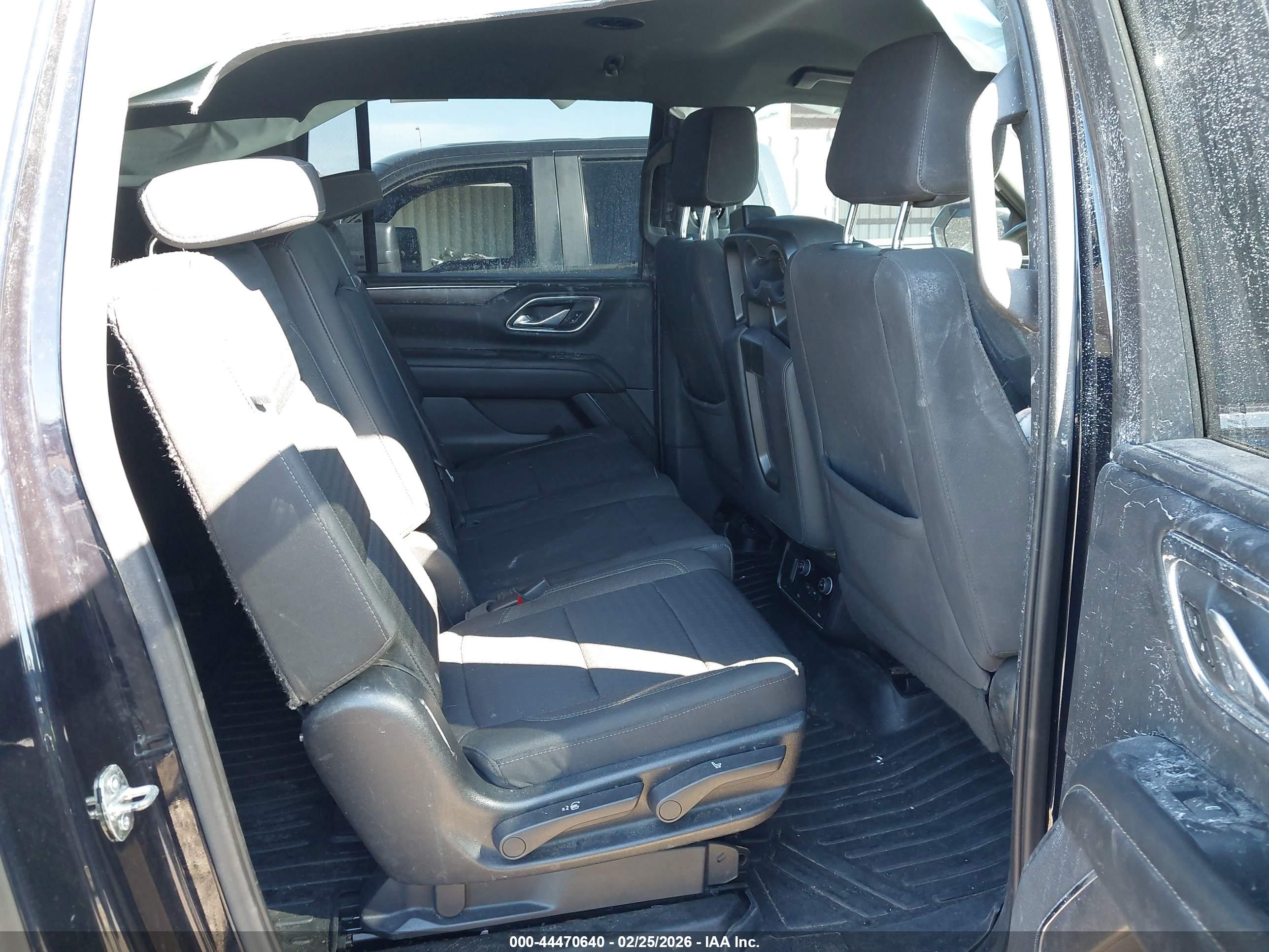 CHEVROLET SUBURBAN image 8