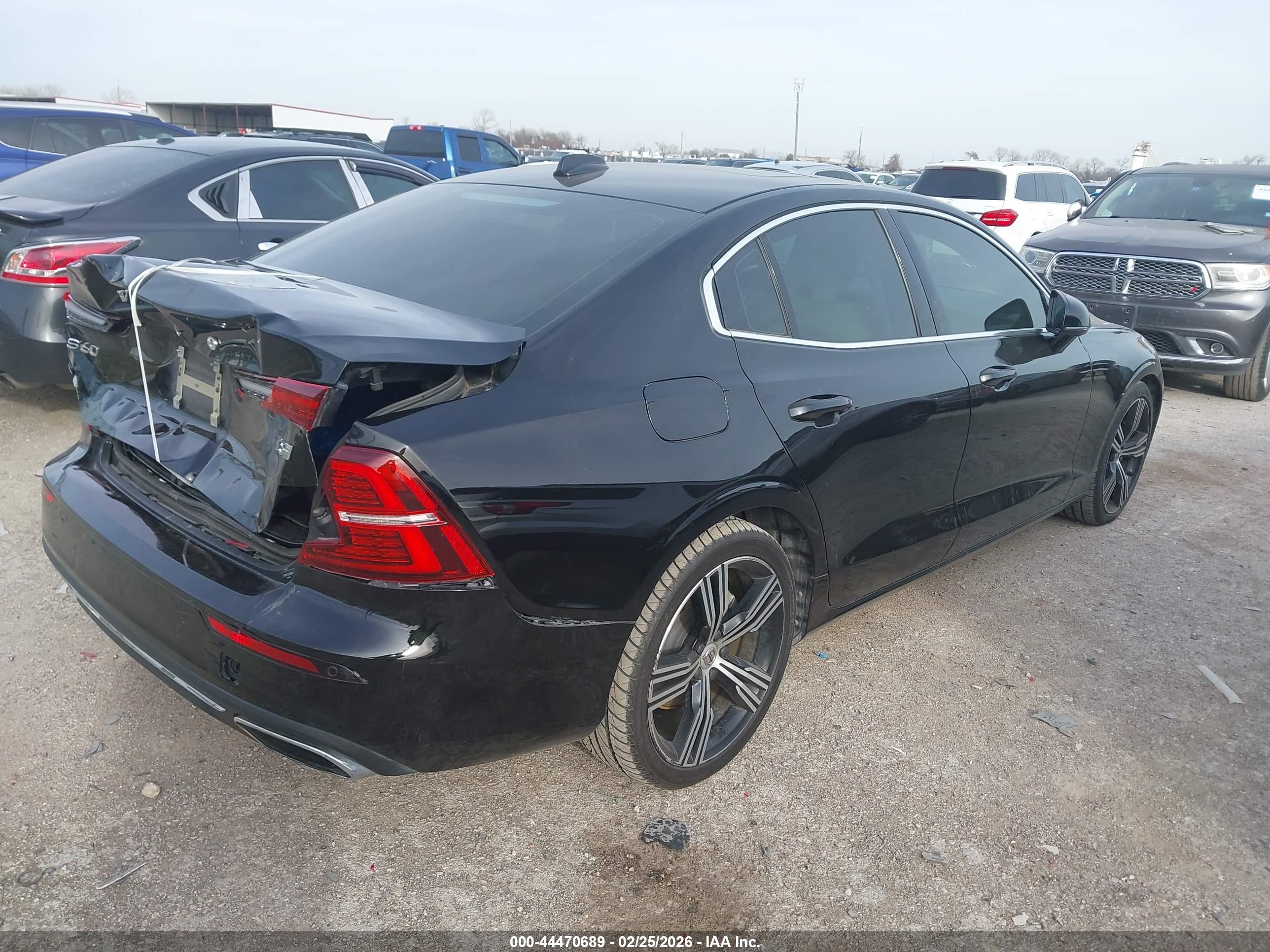 VOLVO S60 image 4