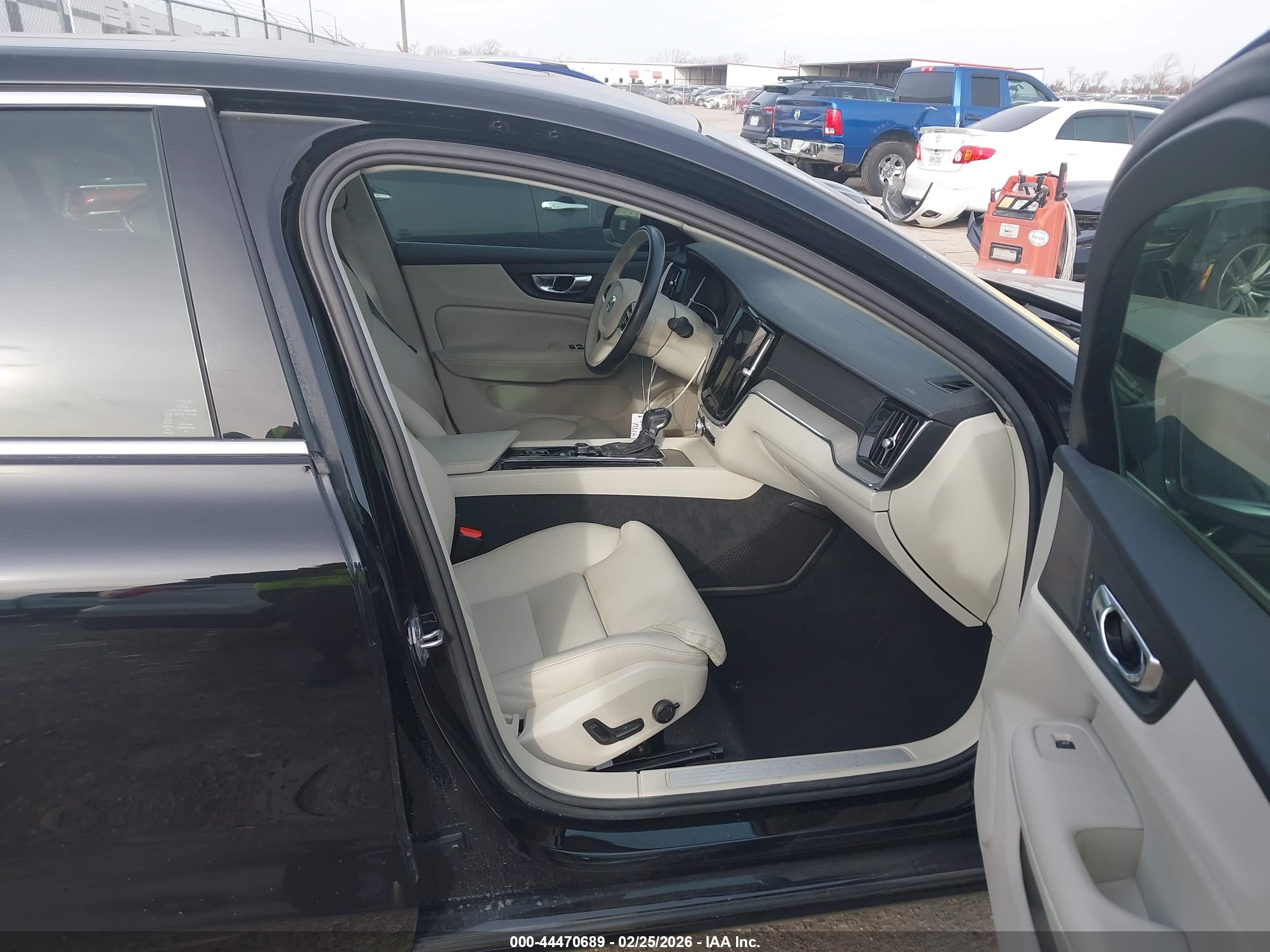 VOLVO S60 image 5