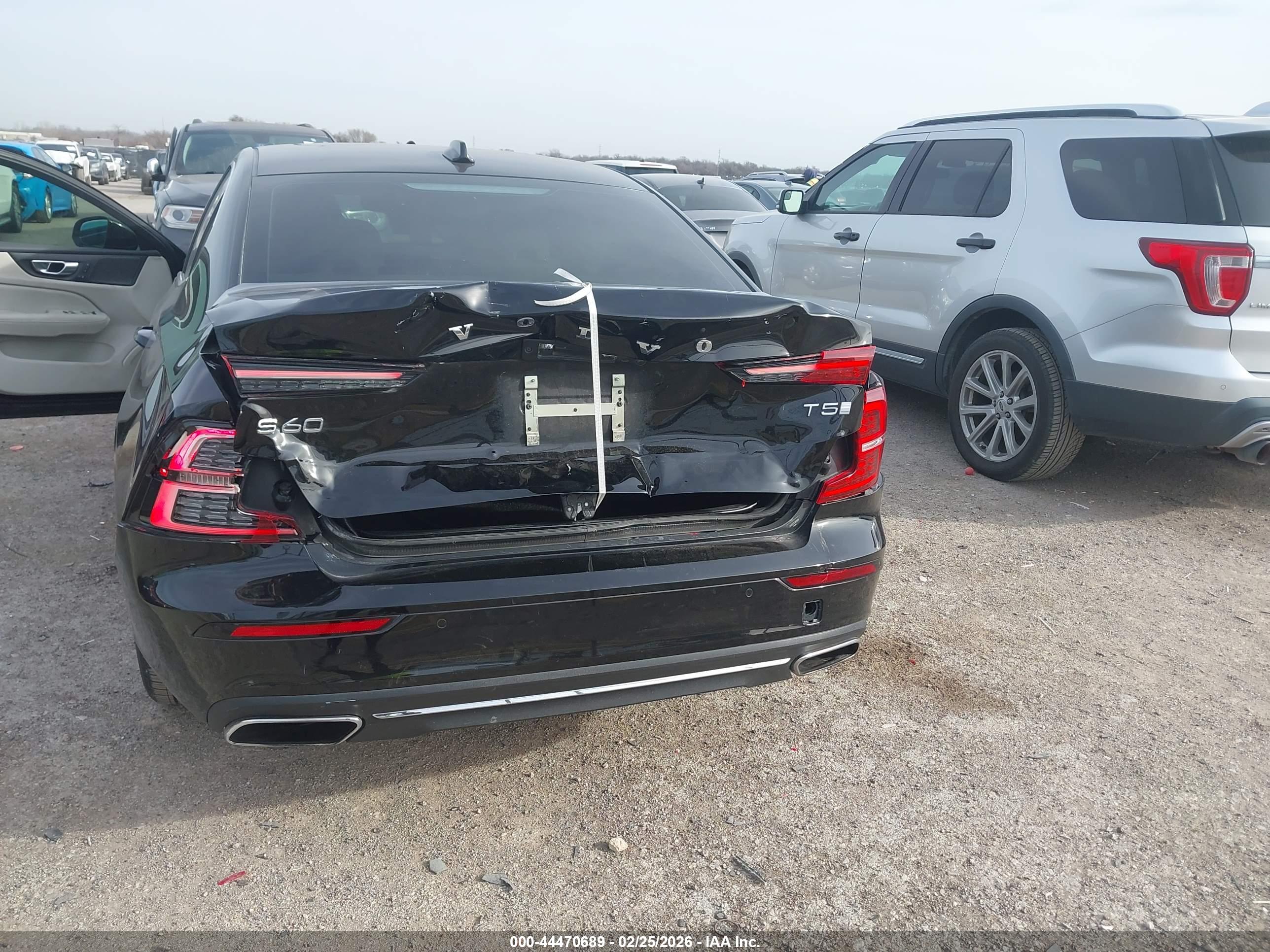 VOLVO S60 image 6