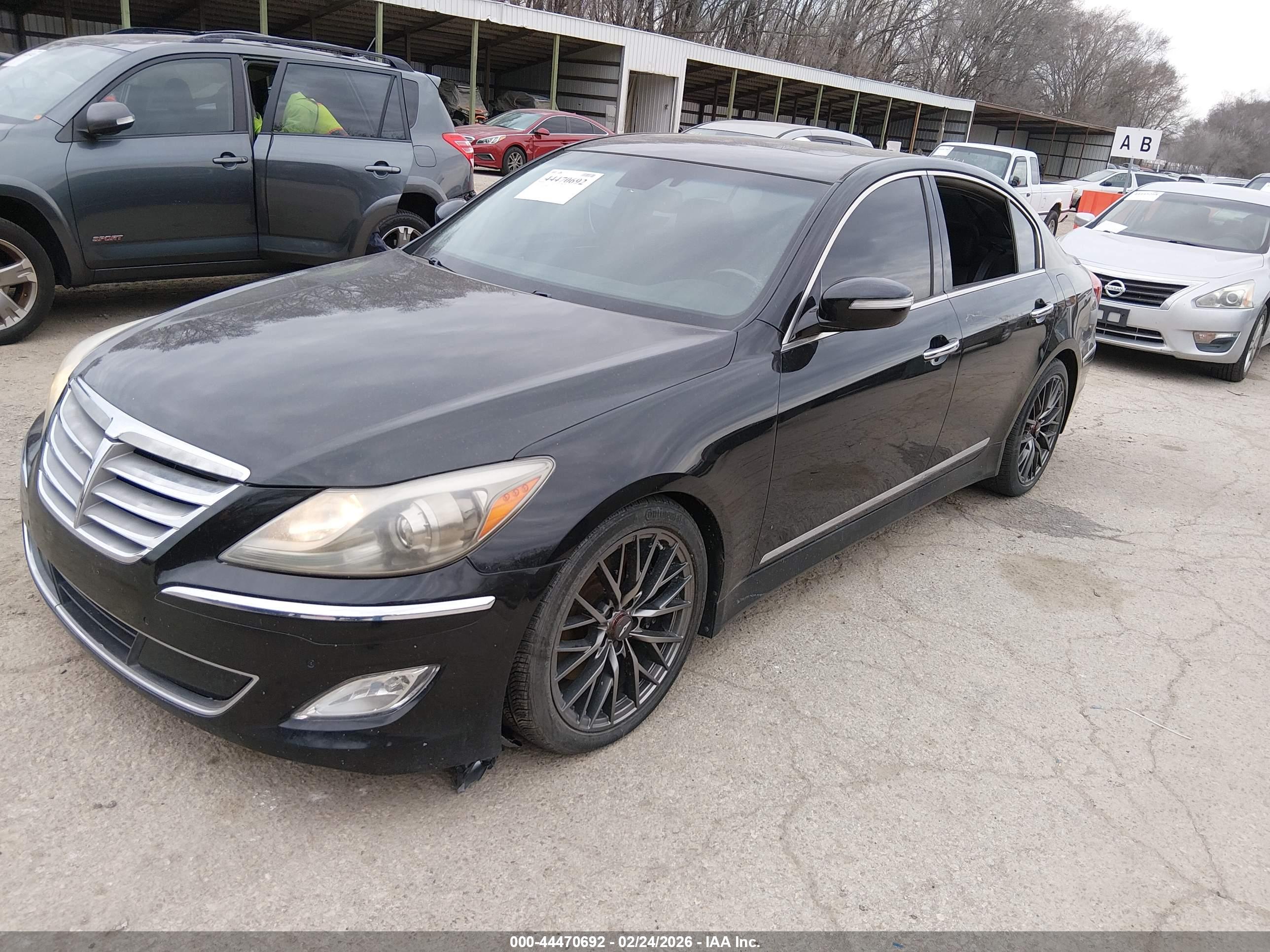 HYUNDAI GENESIS image 2