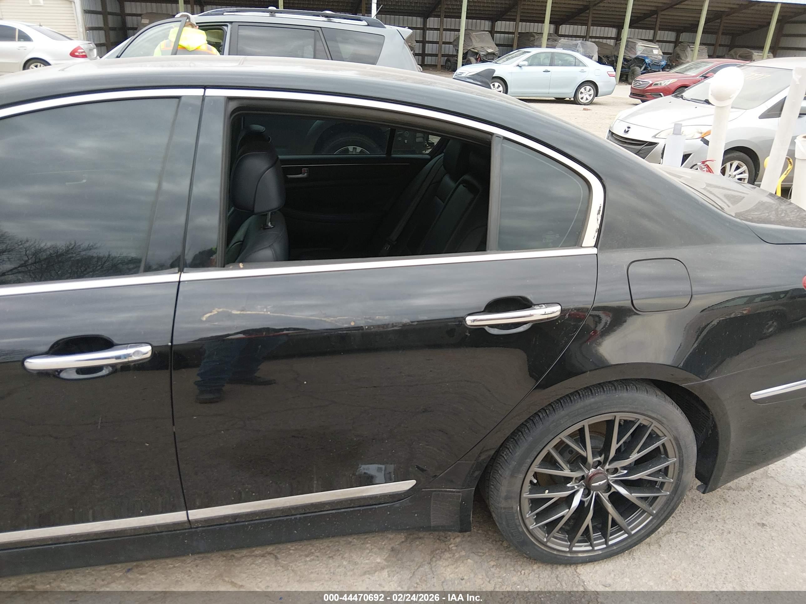 HYUNDAI GENESIS image 6