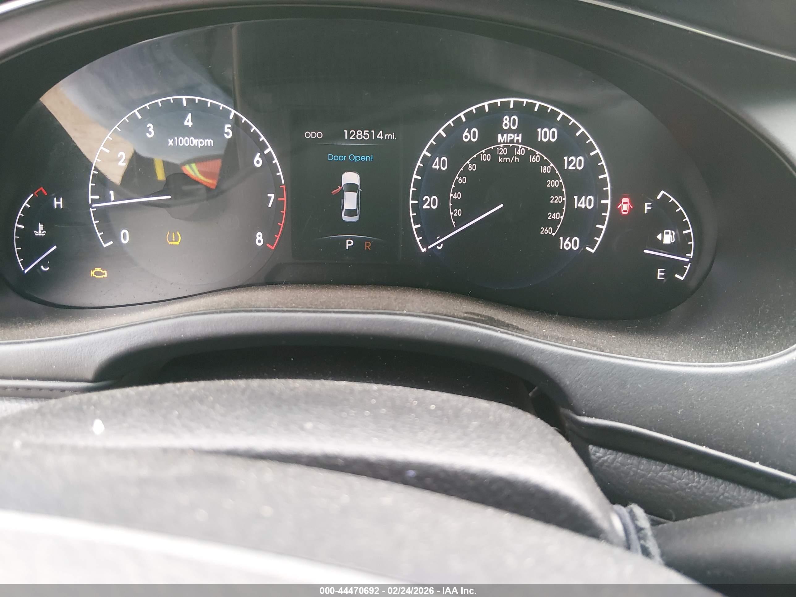 HYUNDAI GENESIS image 7