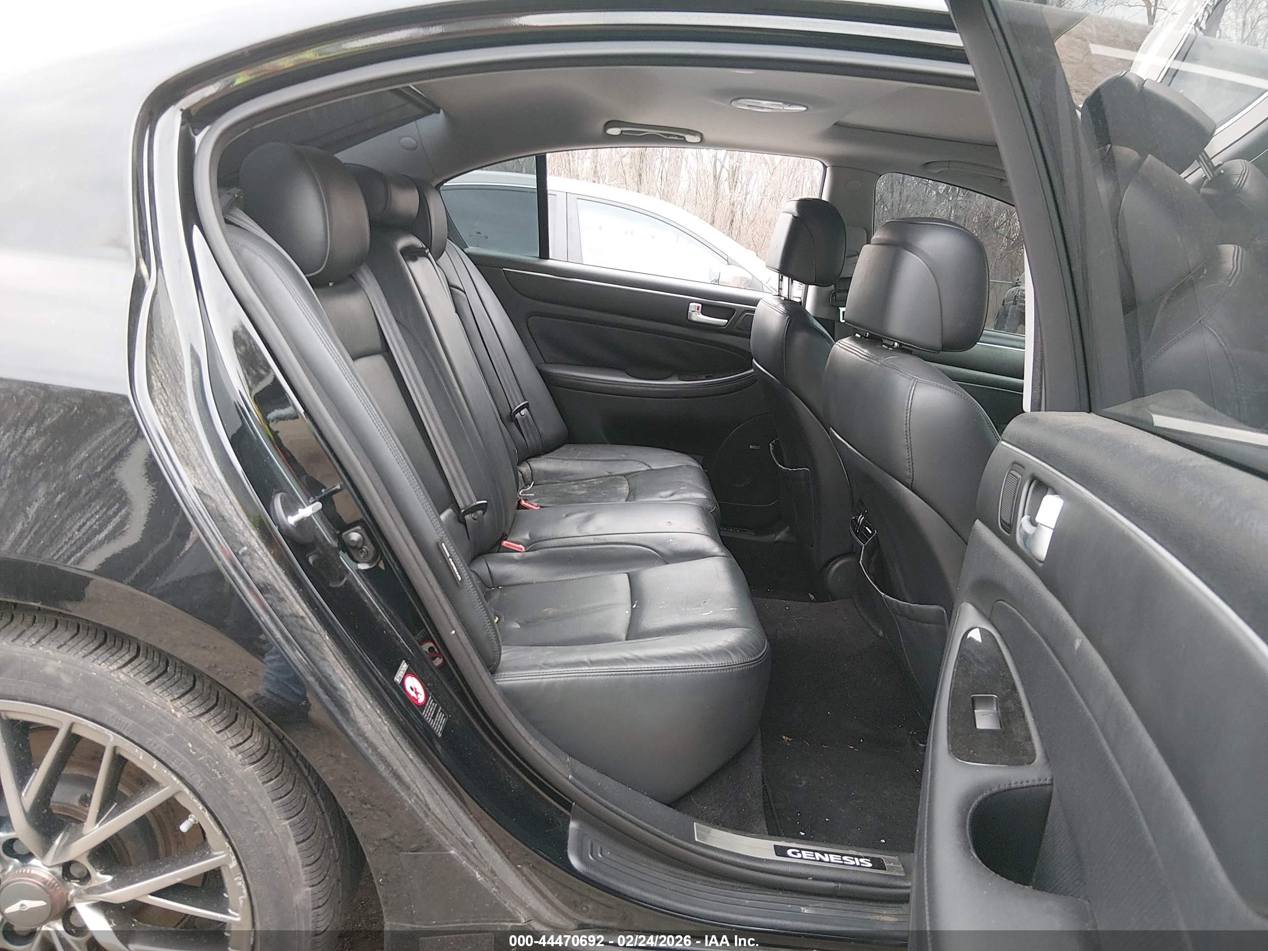HYUNDAI GENESIS image 8