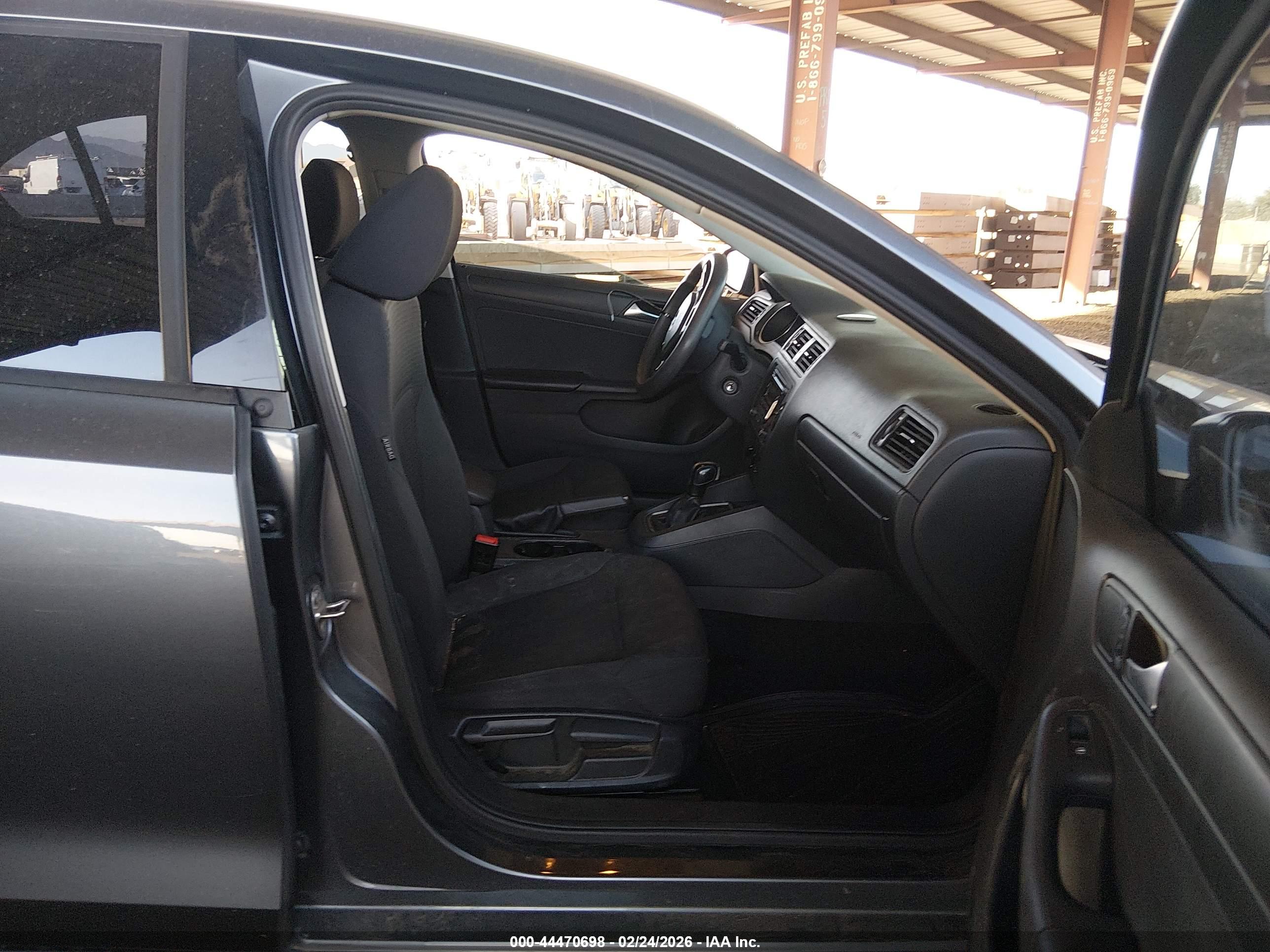 VOLKSWAGEN JETTA image 5