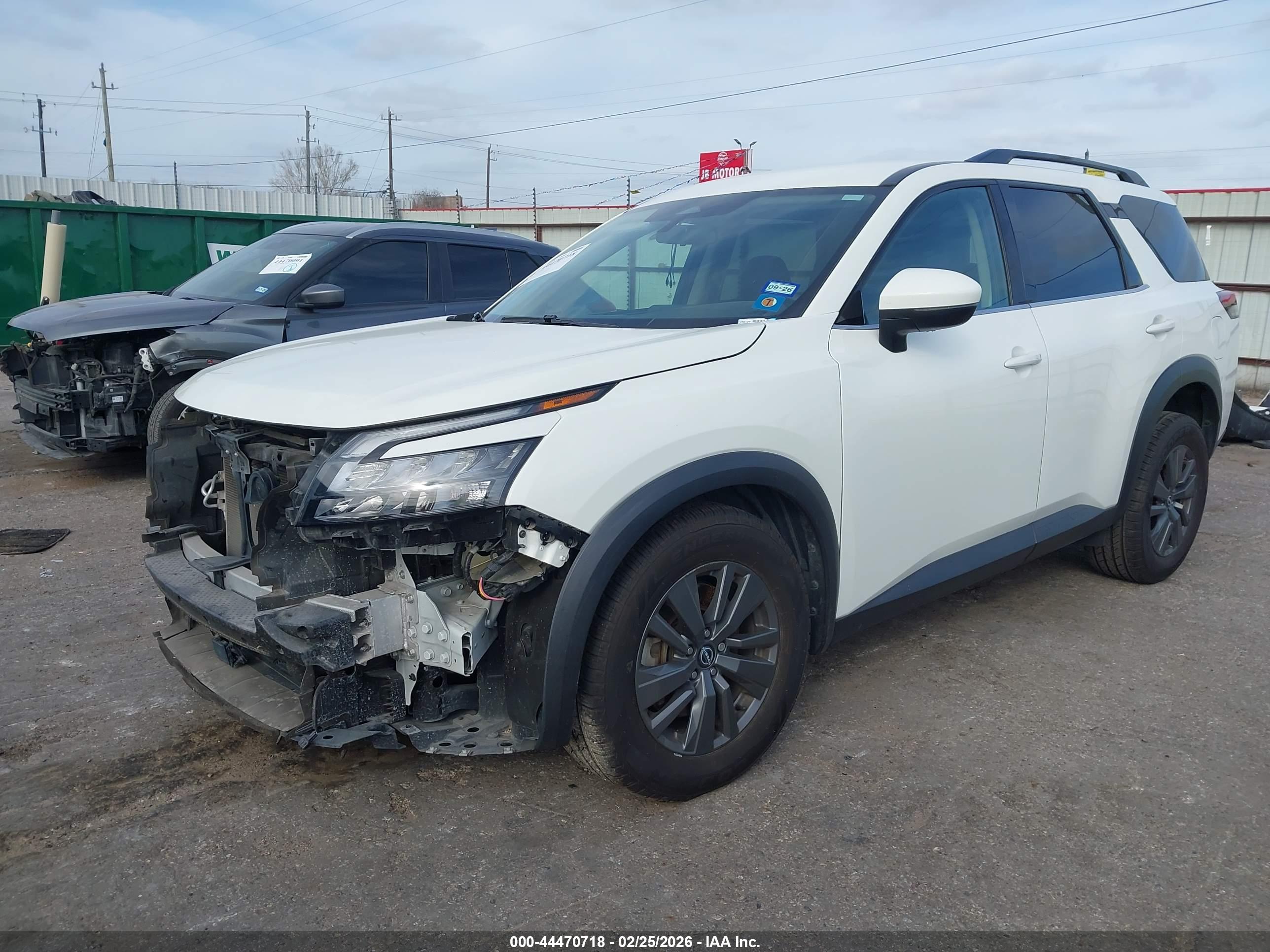 NISSAN PATHFINDER image 2