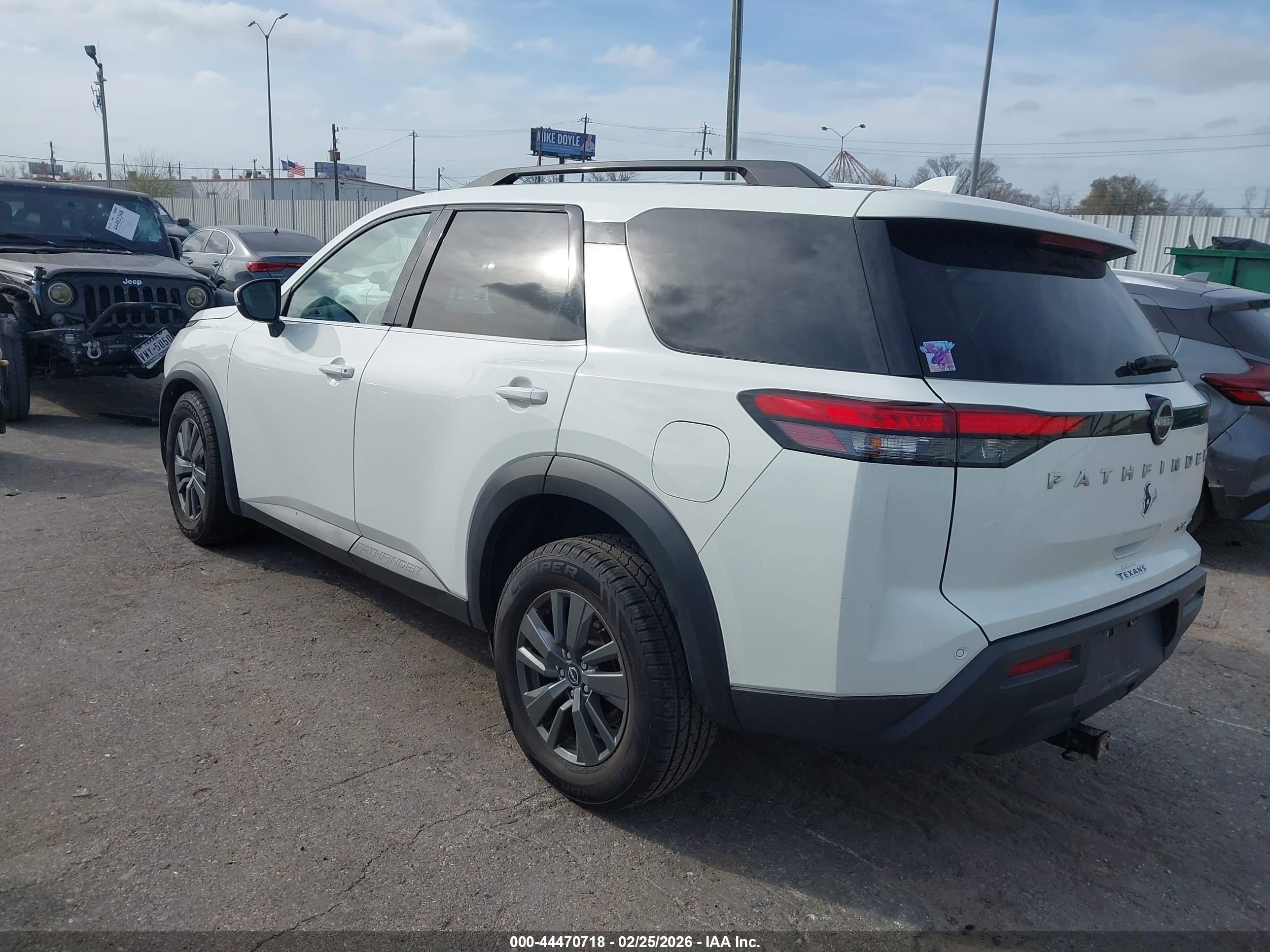 NISSAN PATHFINDER image 3