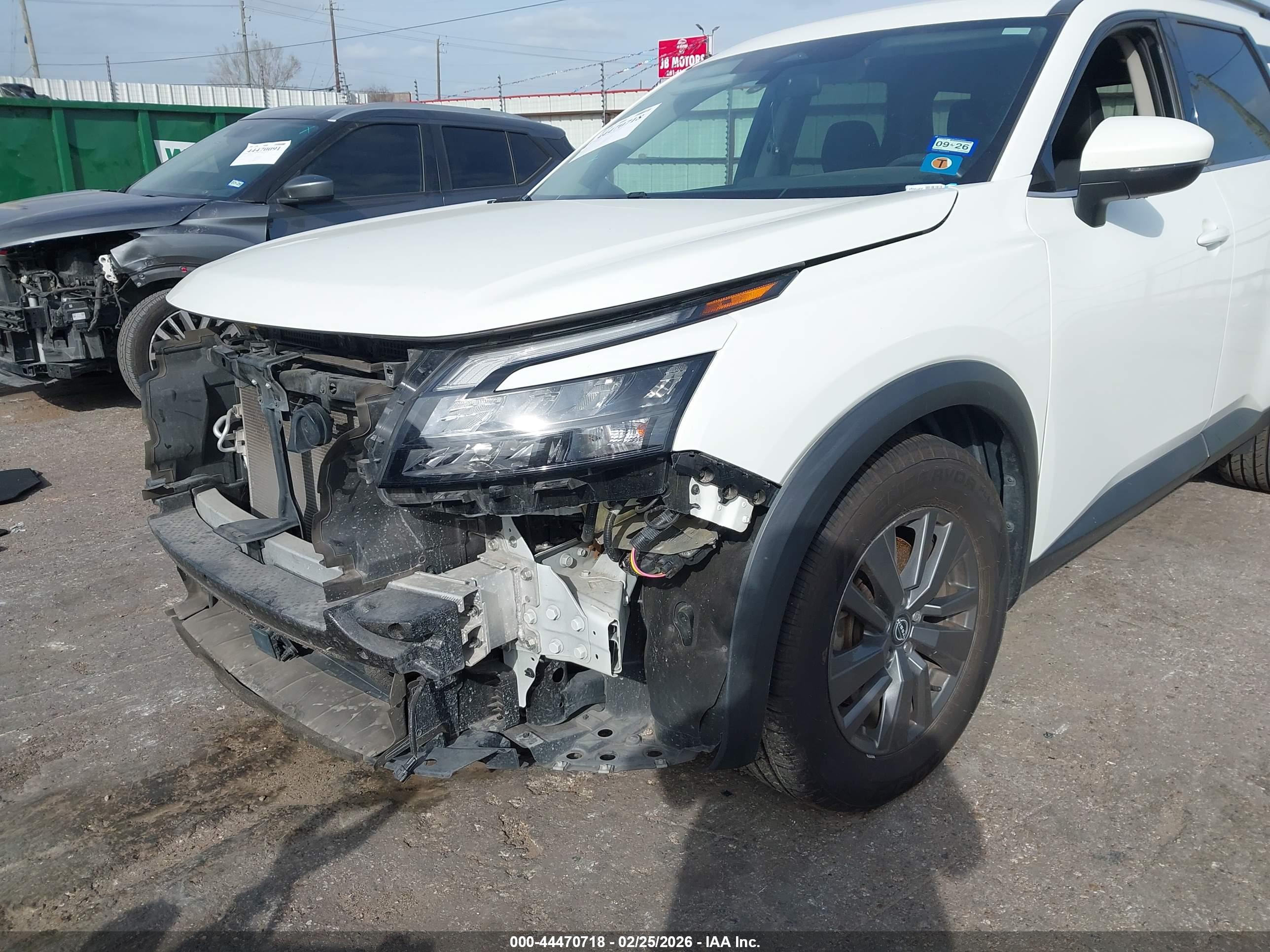 NISSAN PATHFINDER image 6