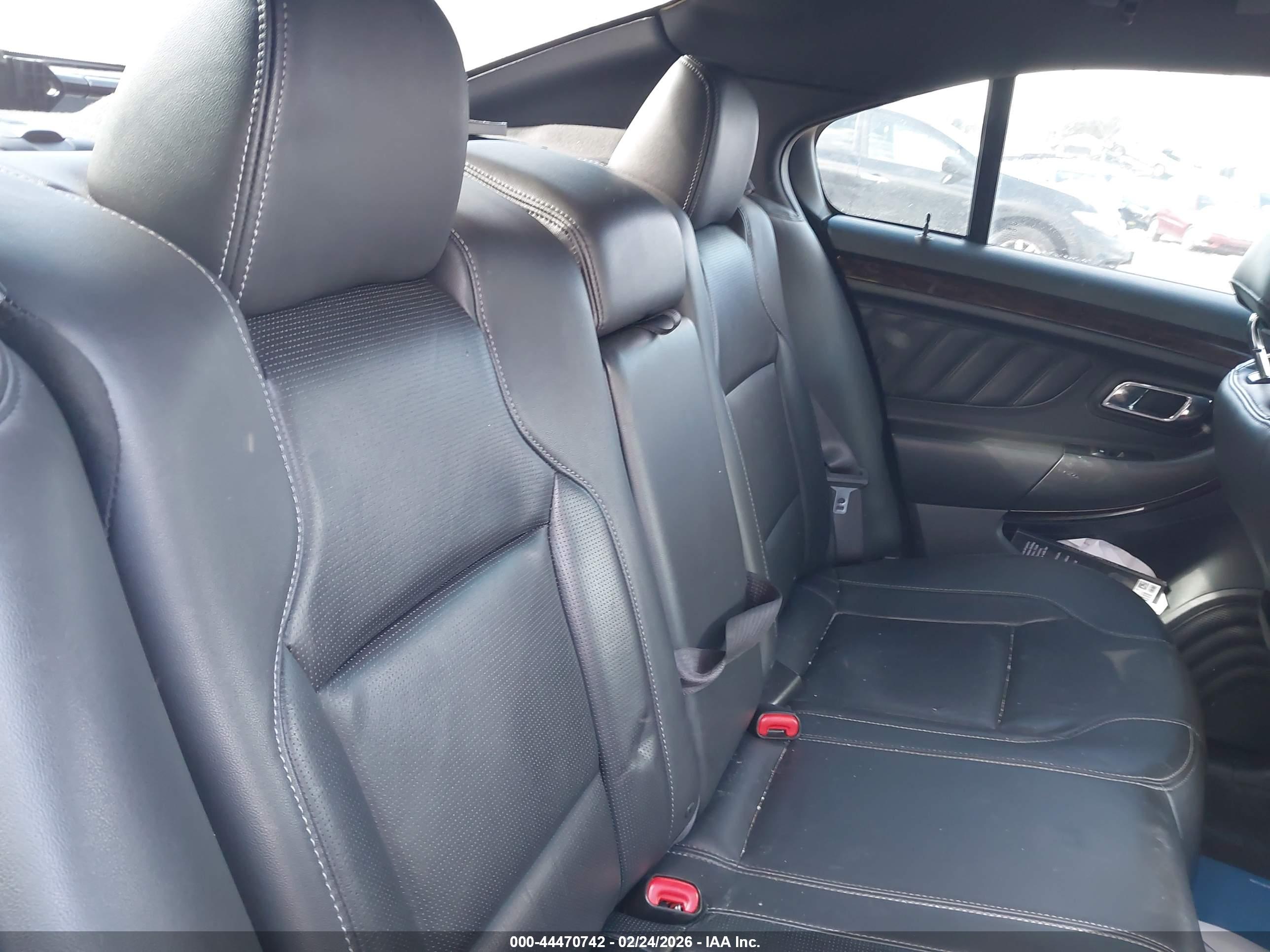 FORD TAURUS image 8