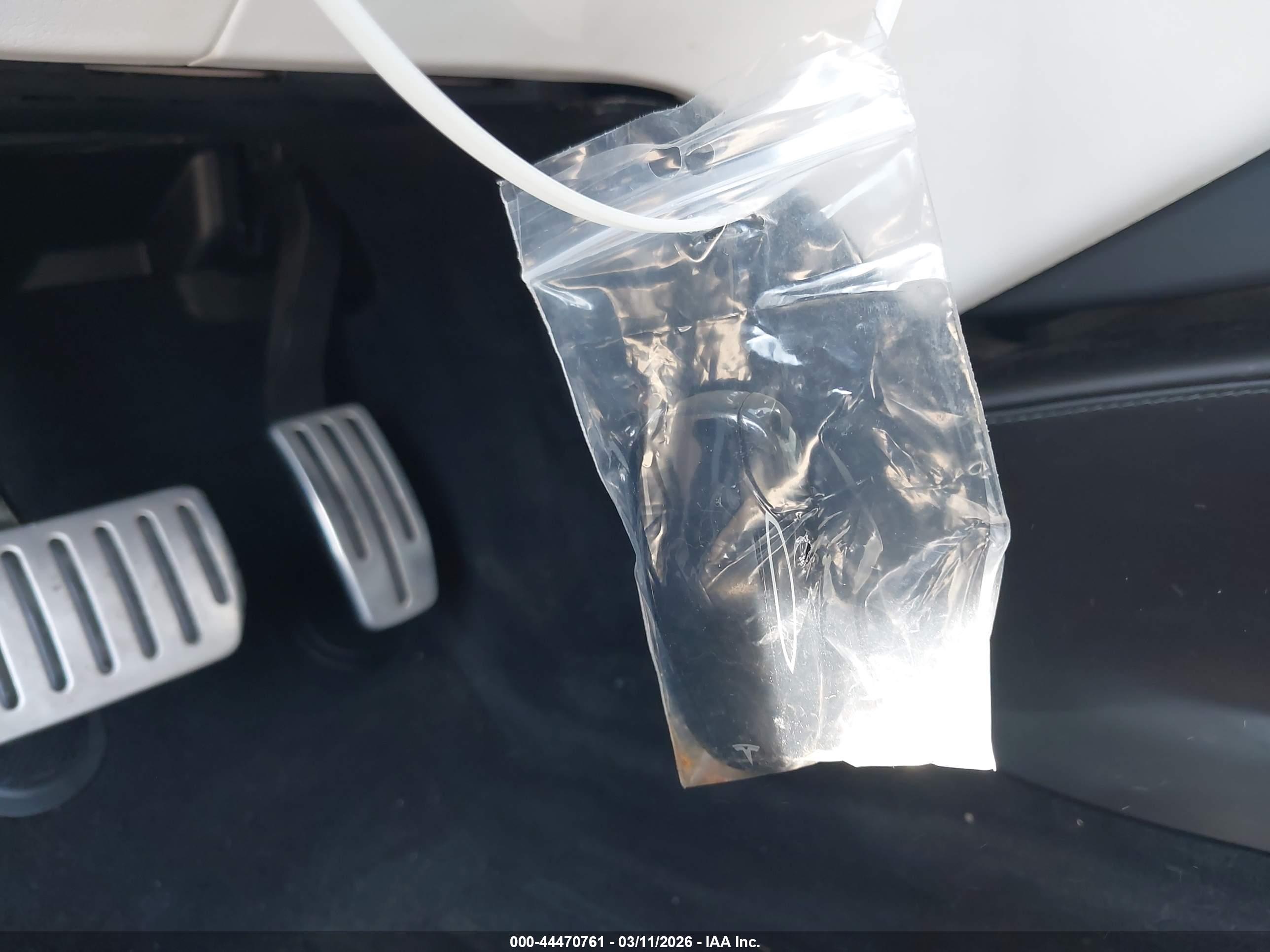 TESLA MODEL image 11
