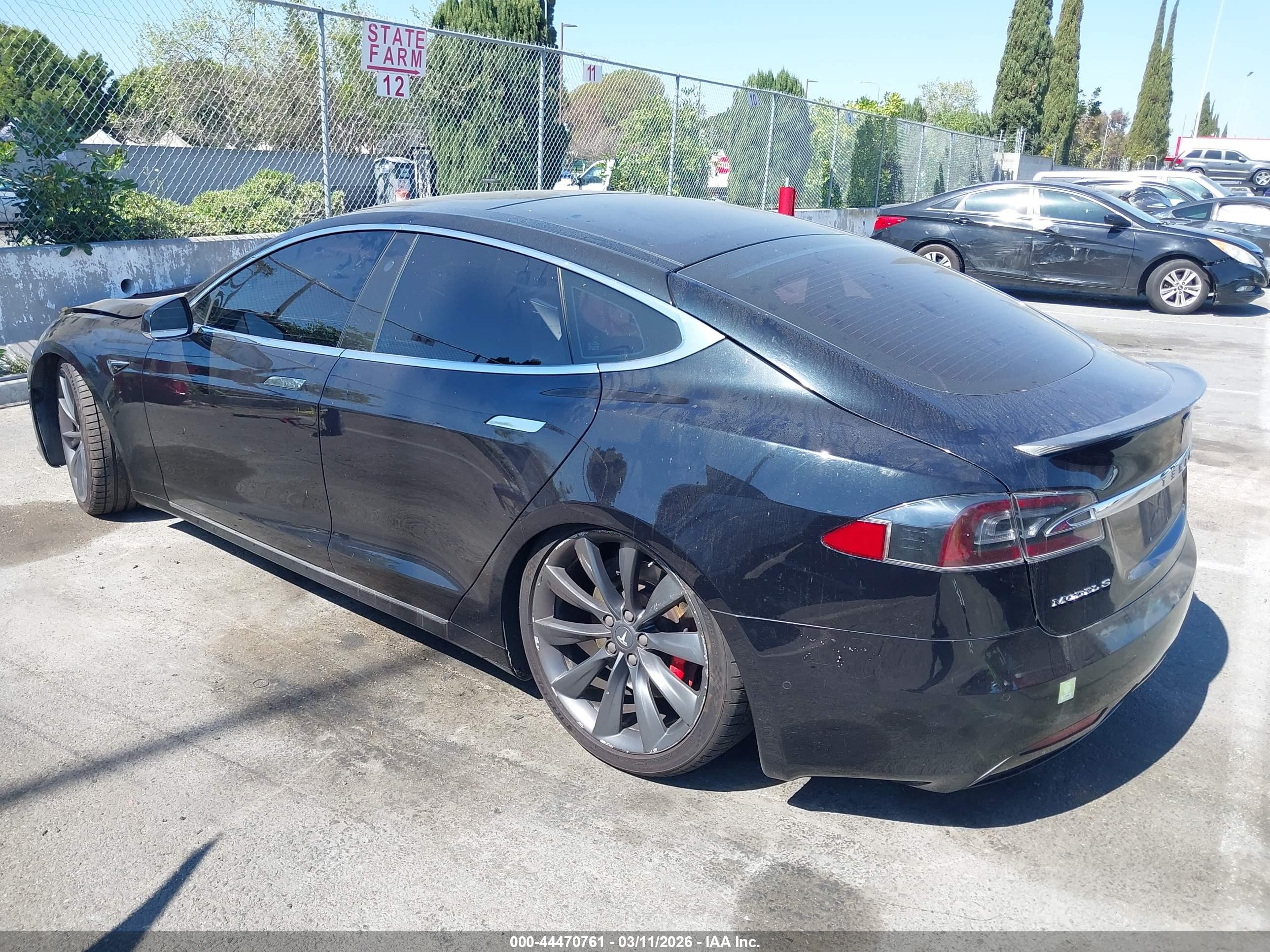 TESLA MODEL image 3
