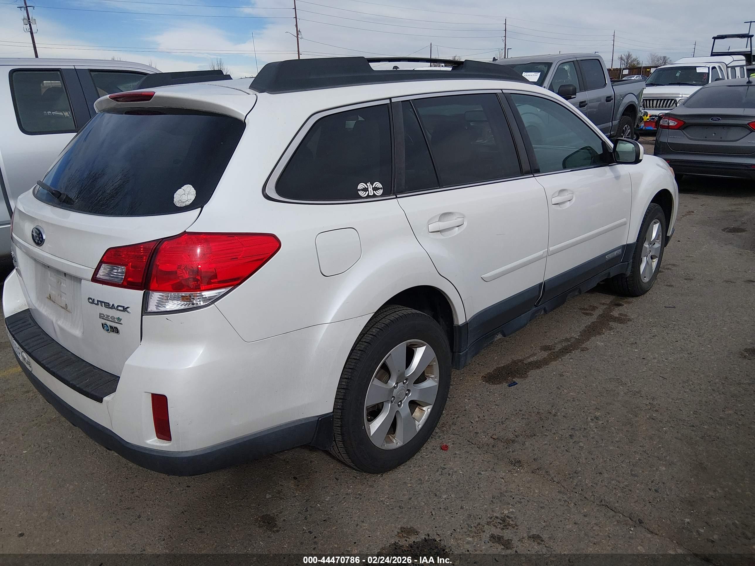 SUBARU OUTBACK image 6