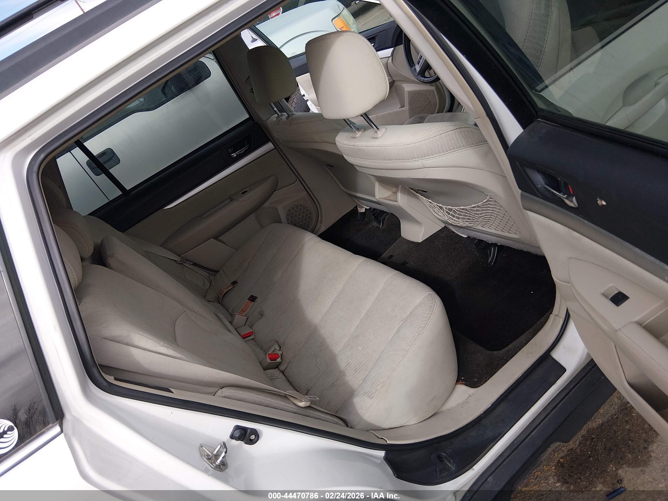SUBARU OUTBACK image 8