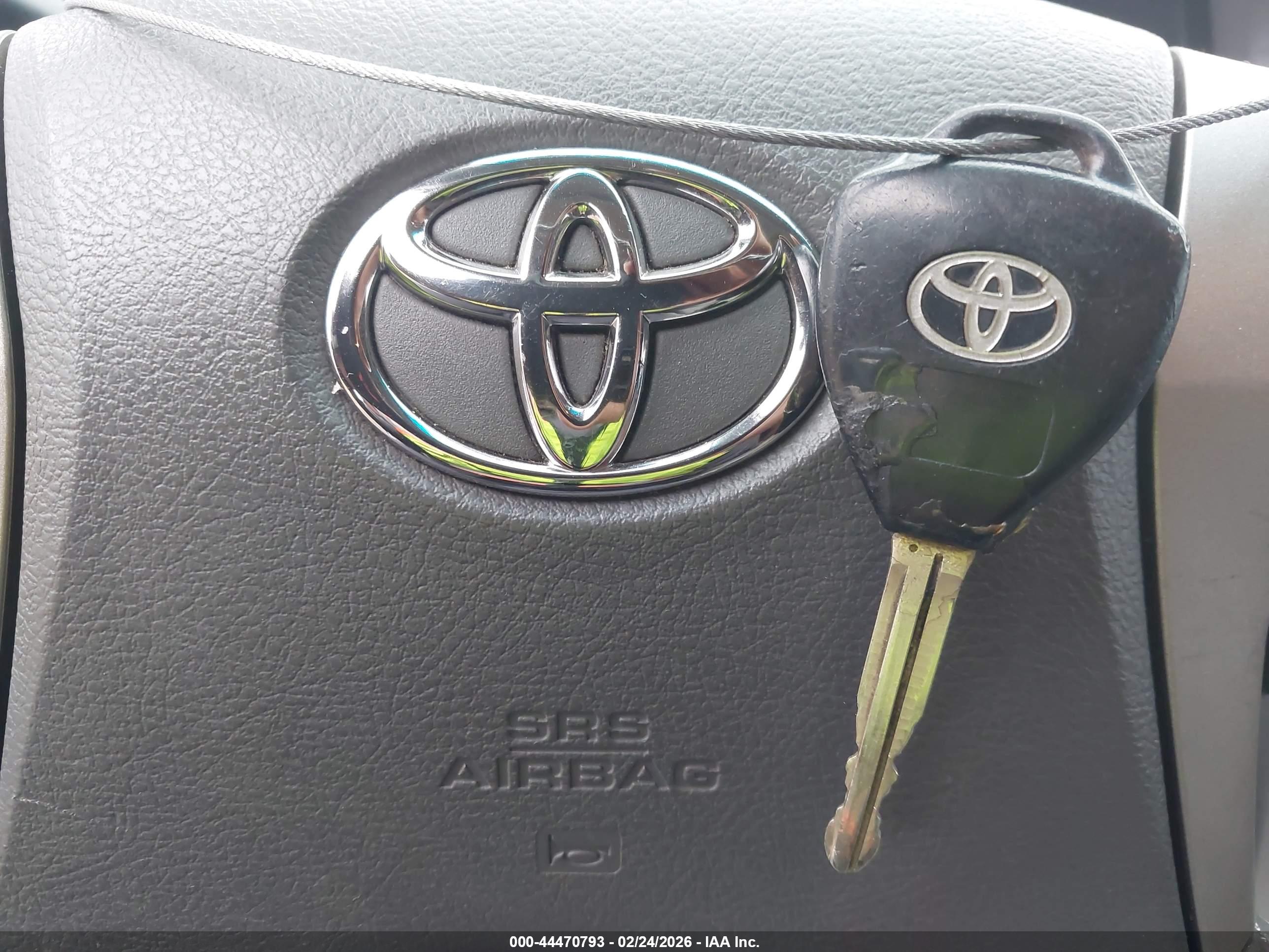 TOYOTA CAMRY image 11