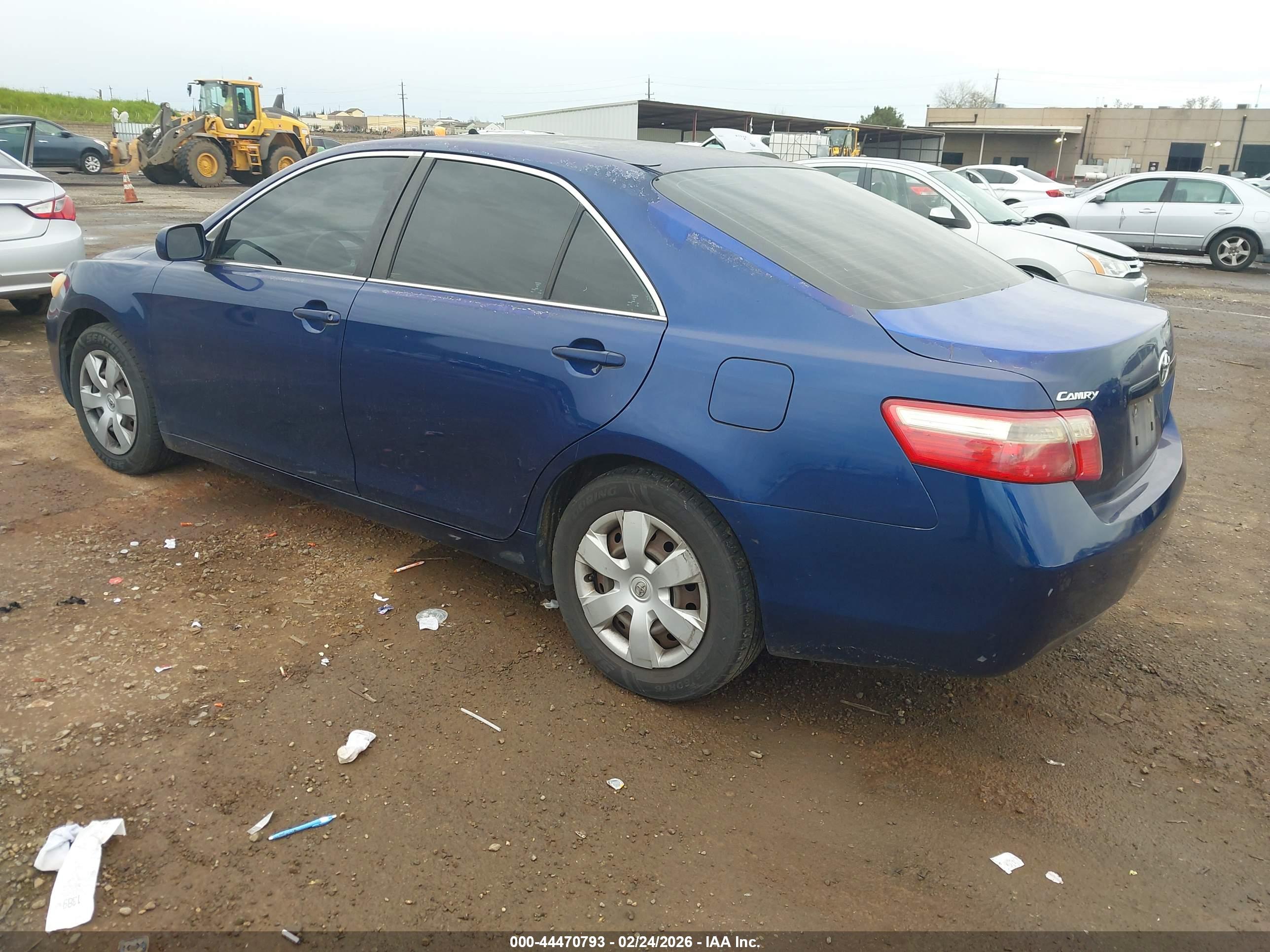 TOYOTA CAMRY image 3
