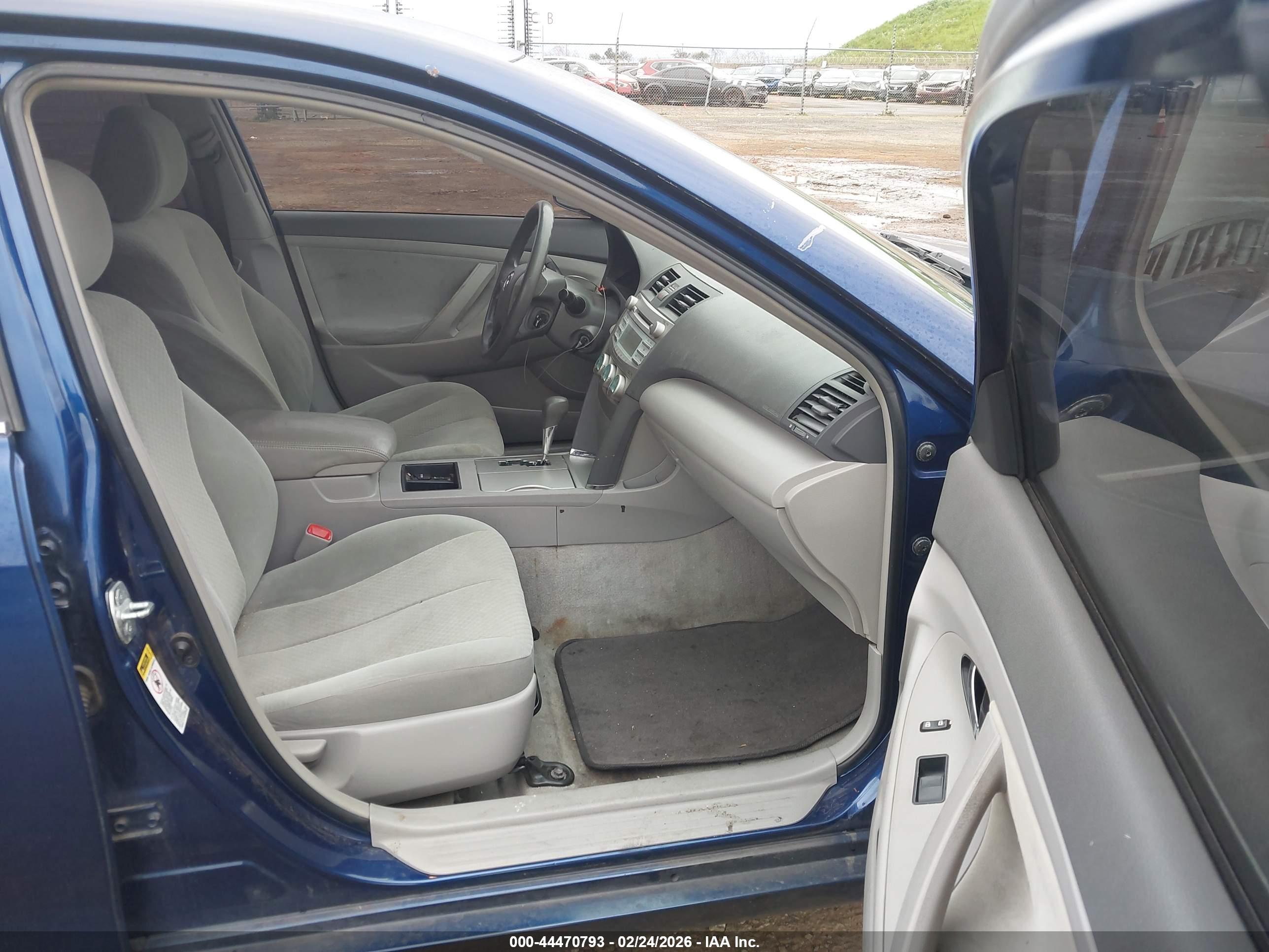 TOYOTA CAMRY image 5