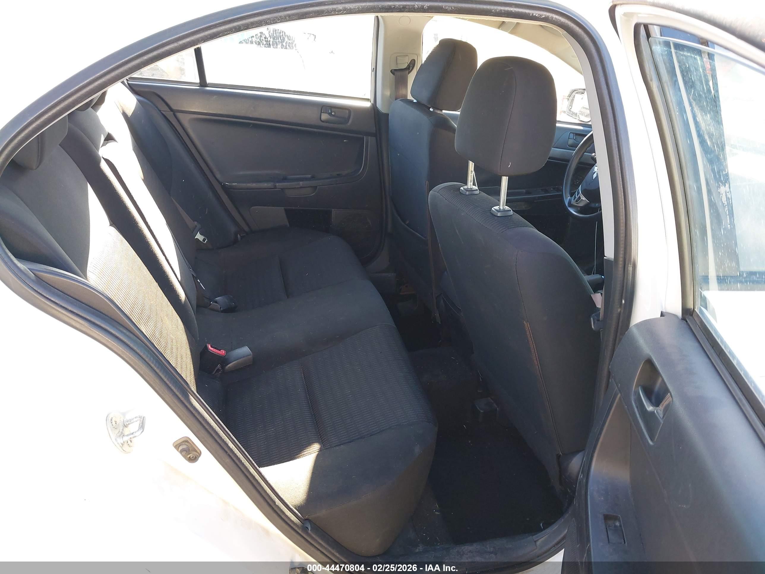 MITSUBISHI LANCER image 8