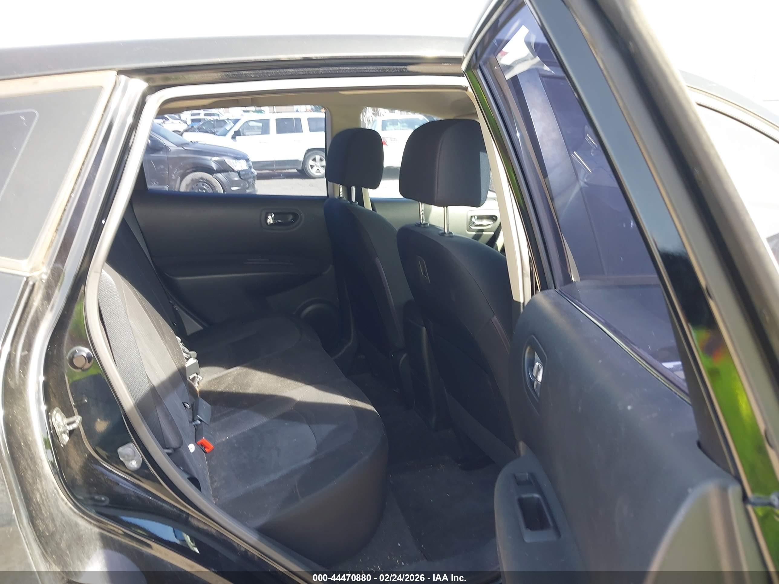NISSAN ROGUE image 8