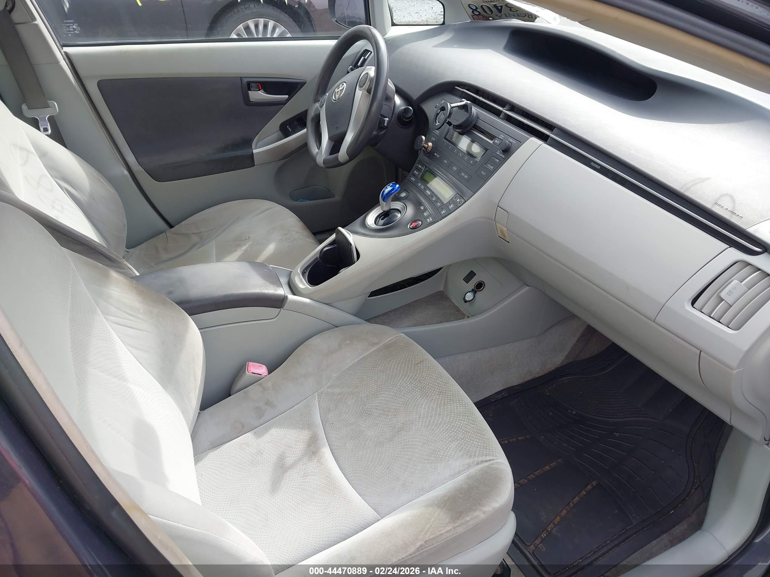 TOYOTA PRIUS image 5