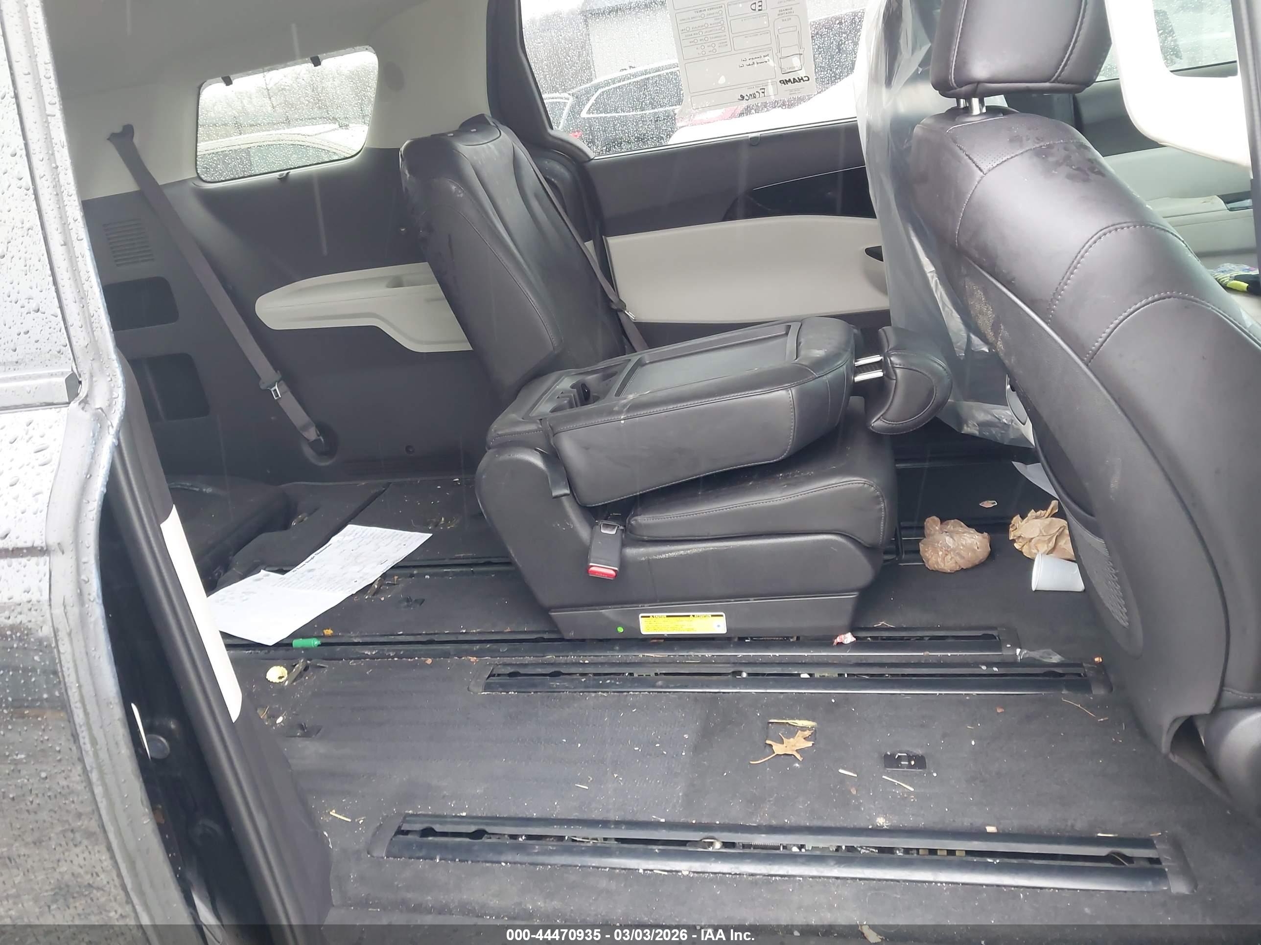 KIA CARNIVAL image 8