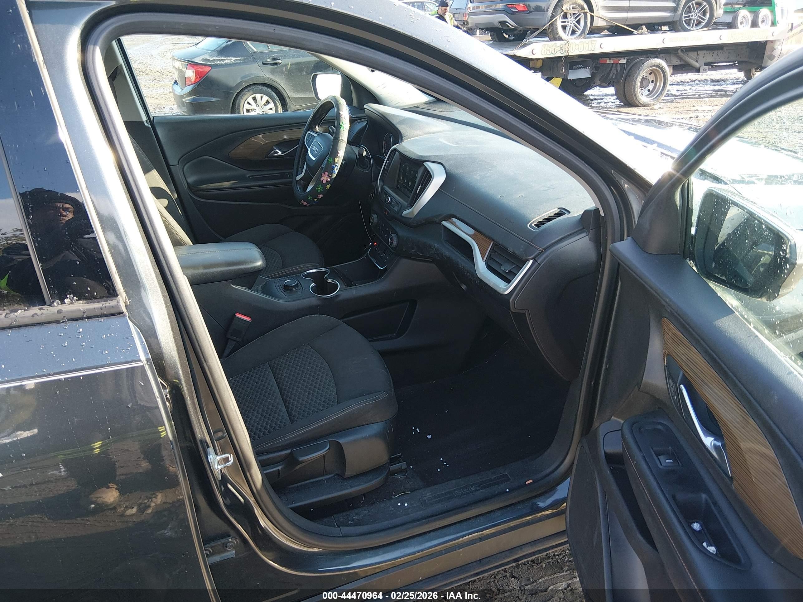 GMC TERRAIN image 5