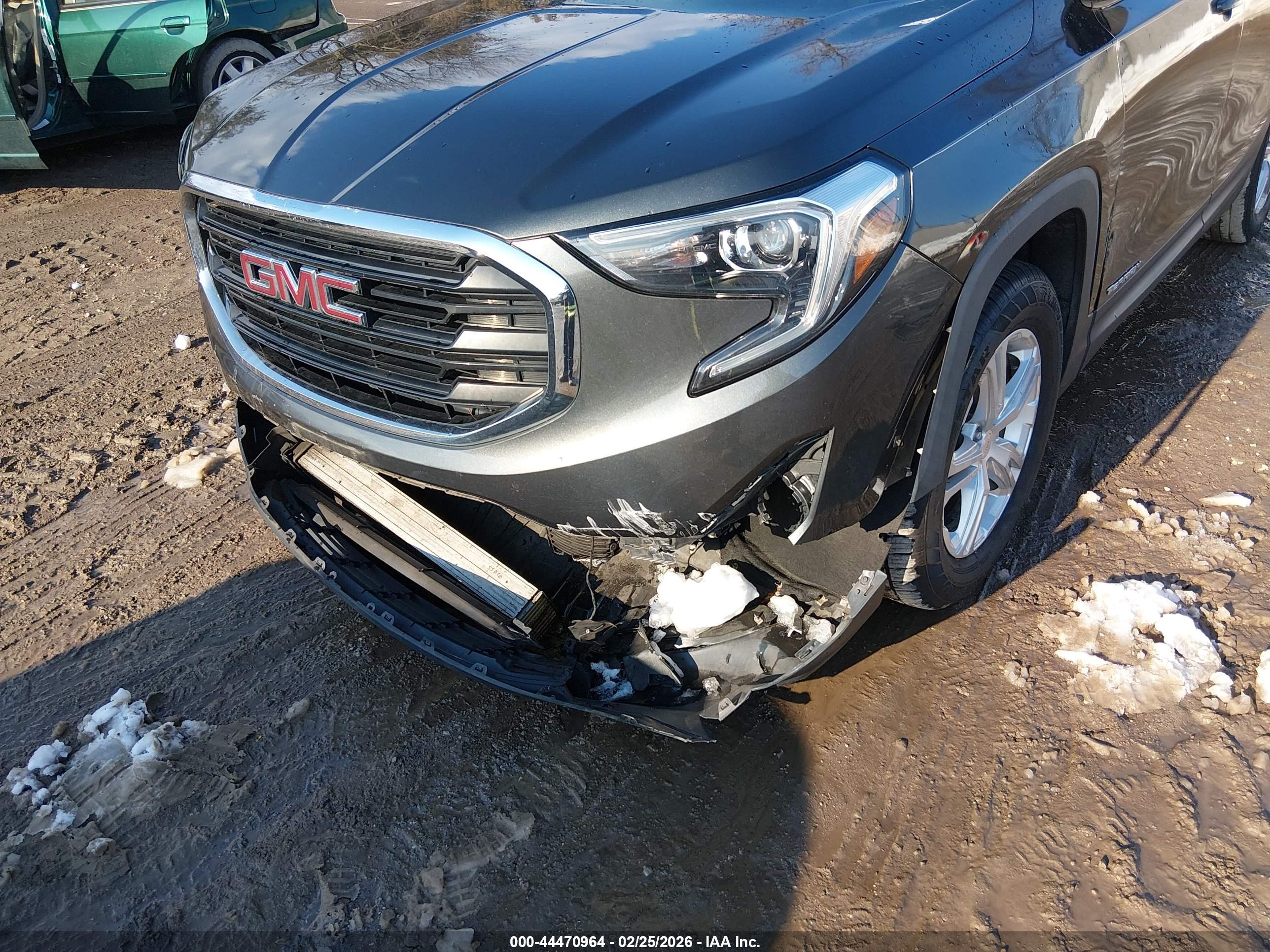 GMC TERRAIN image 6