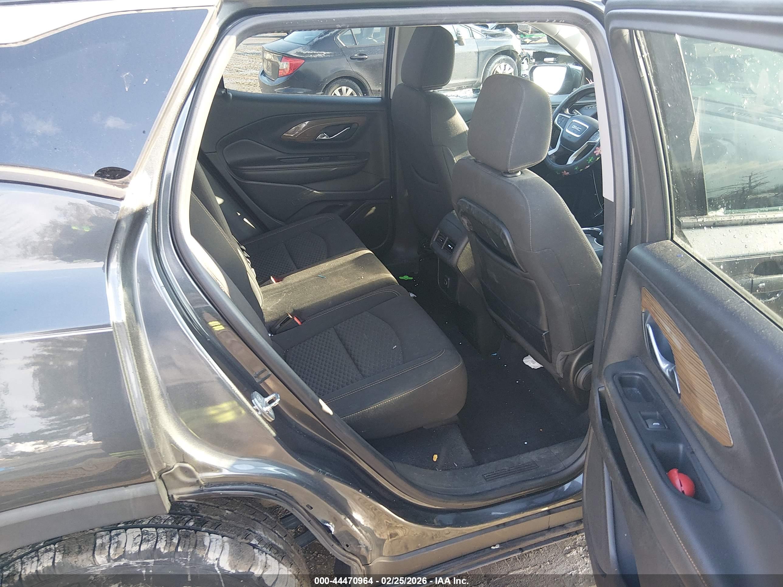 GMC TERRAIN image 8