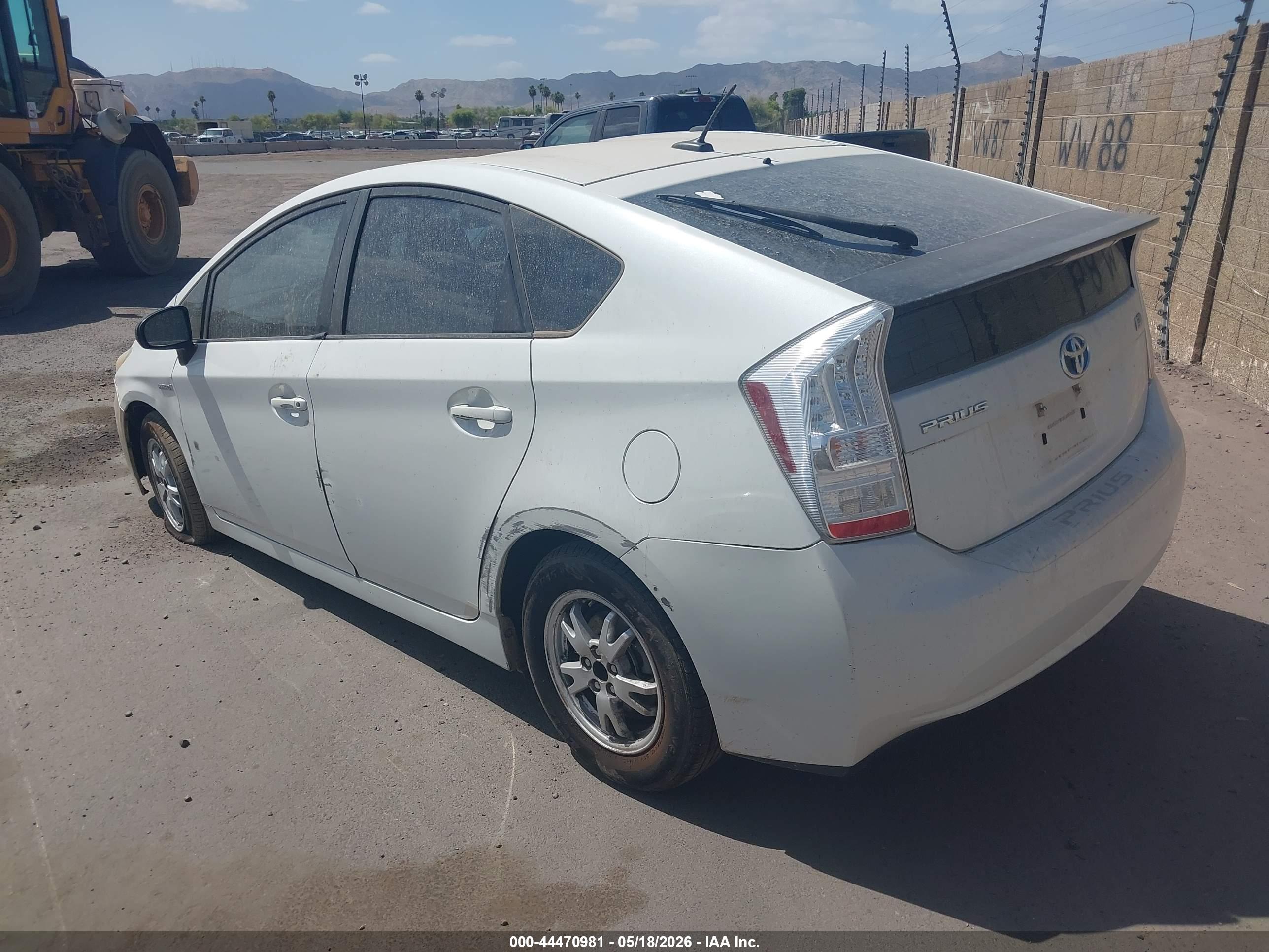 TOYOTA PRIUS image 3