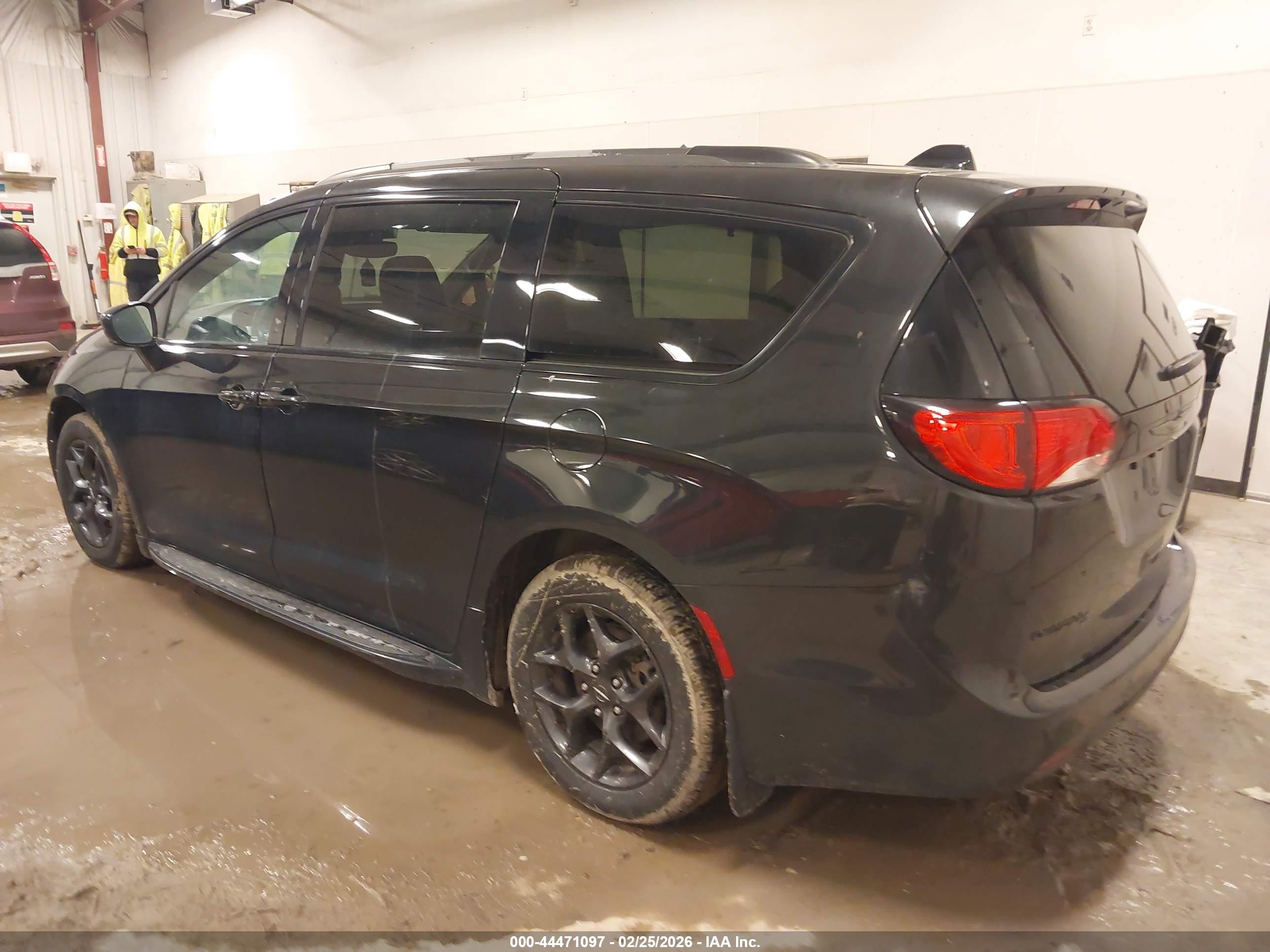 CHRYSLER PACIFICA image 3